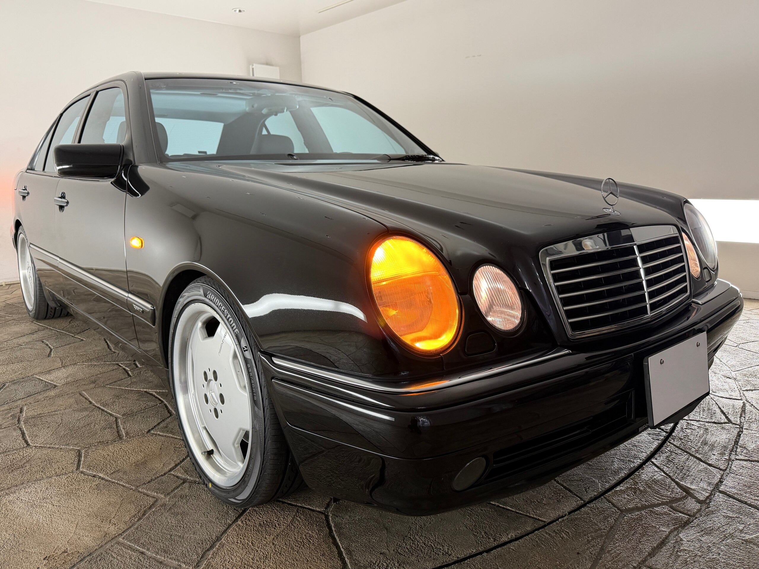 1998 Mercedes Benz E60 AMG — Photo 44 / 74