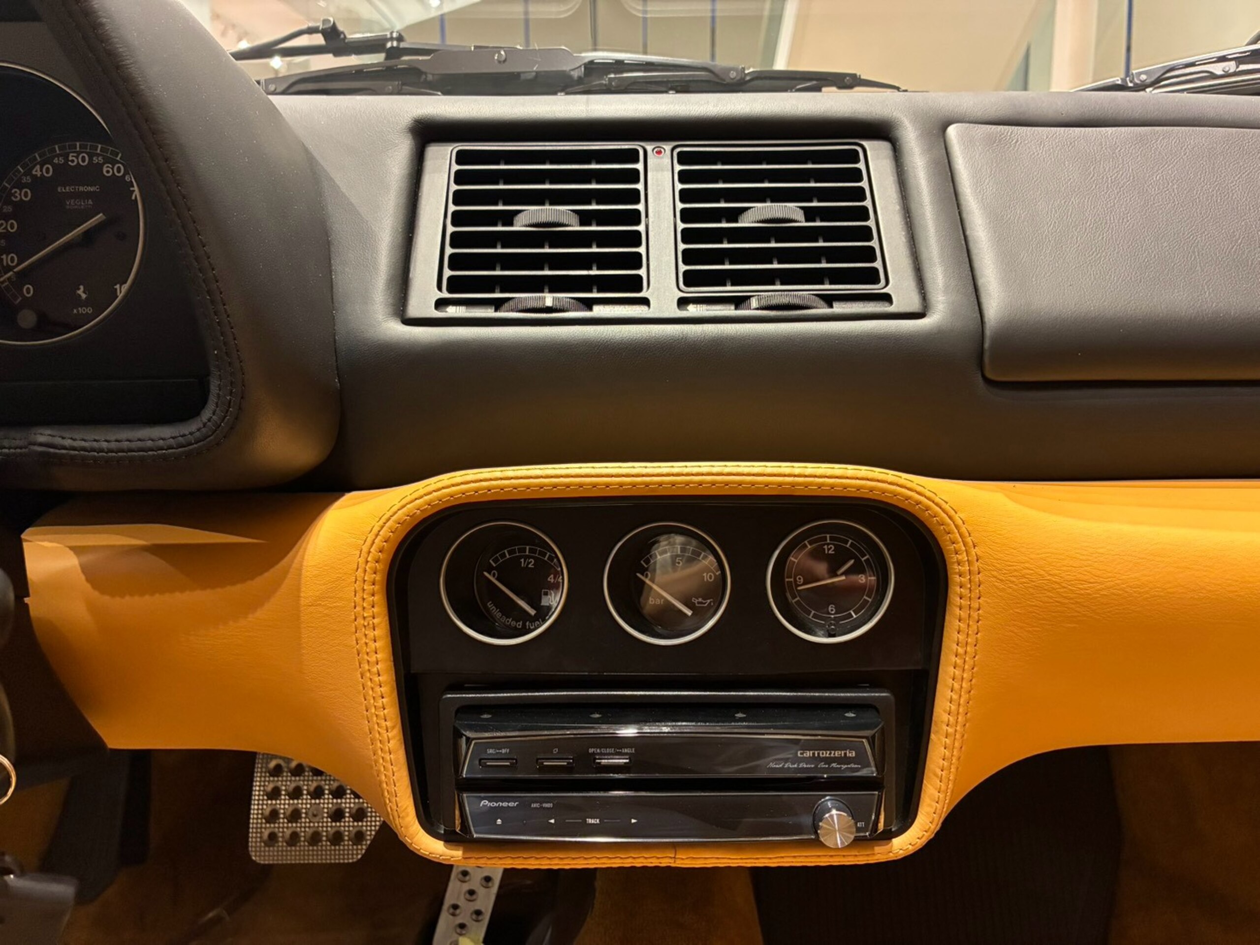 1999 Ferrari F355 Berlinetta — Photo 8 / 24