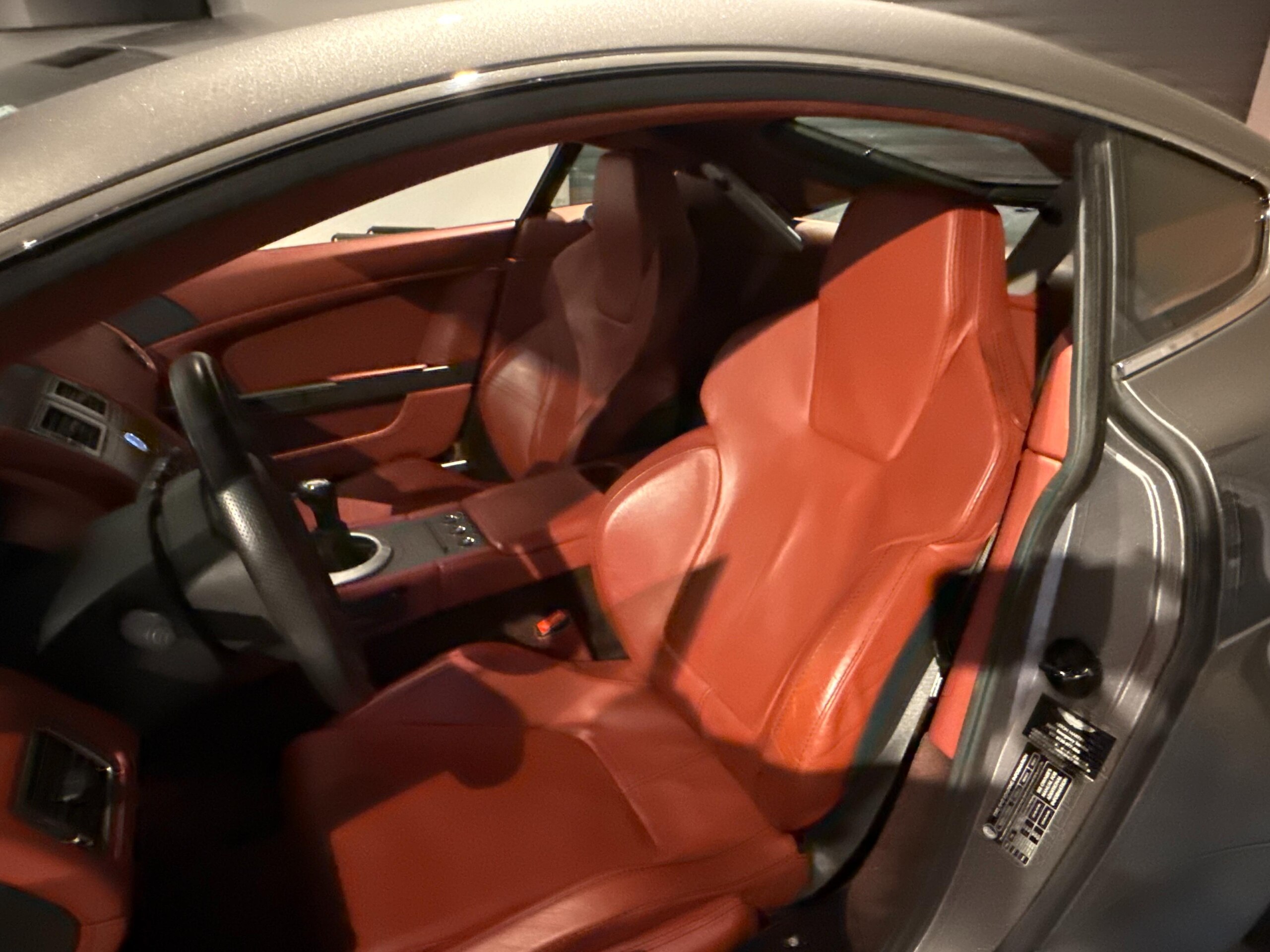 2006 Aston Martin V8 Vantage — Photo 7 / 17