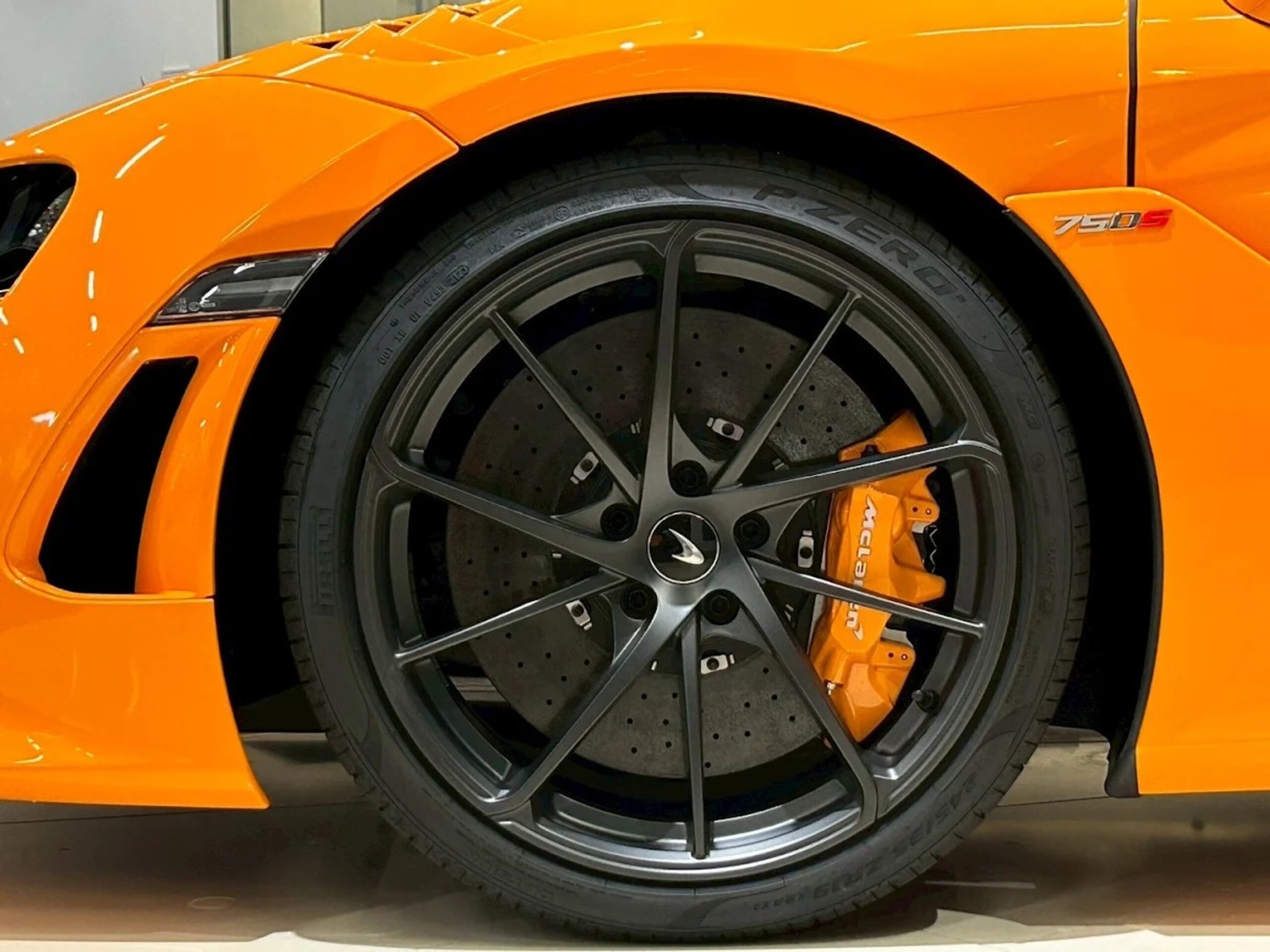 2024 McLaren 750S Spider — Photo 14 / 15