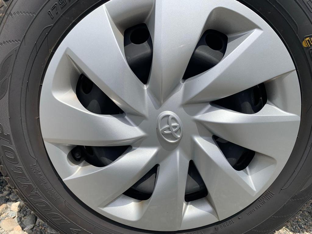 2019 Toyota Vitz — Photo 8 / 21
