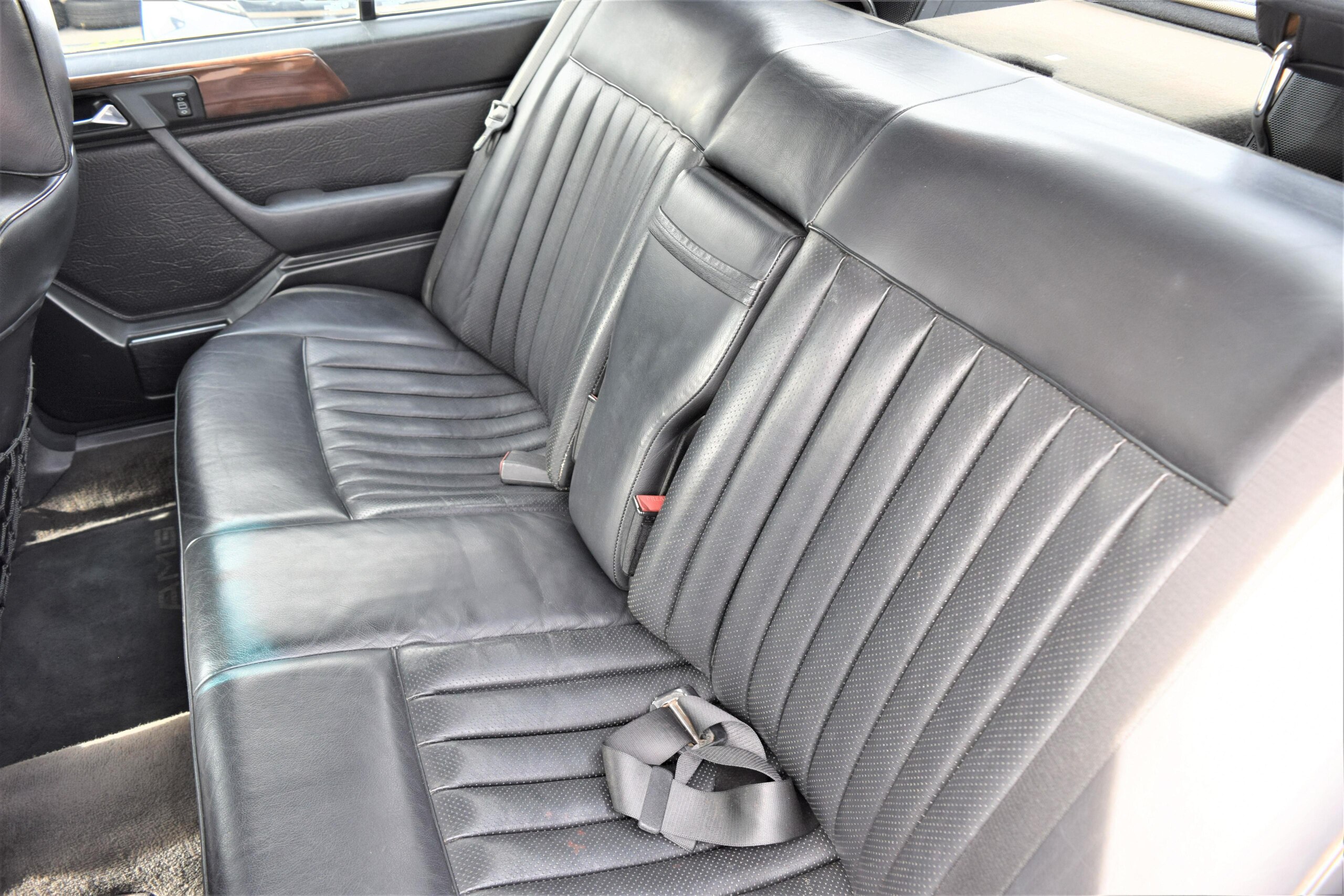 1988 Mercedes Benz 300E 3.2 AMG — Photo 15 / 20