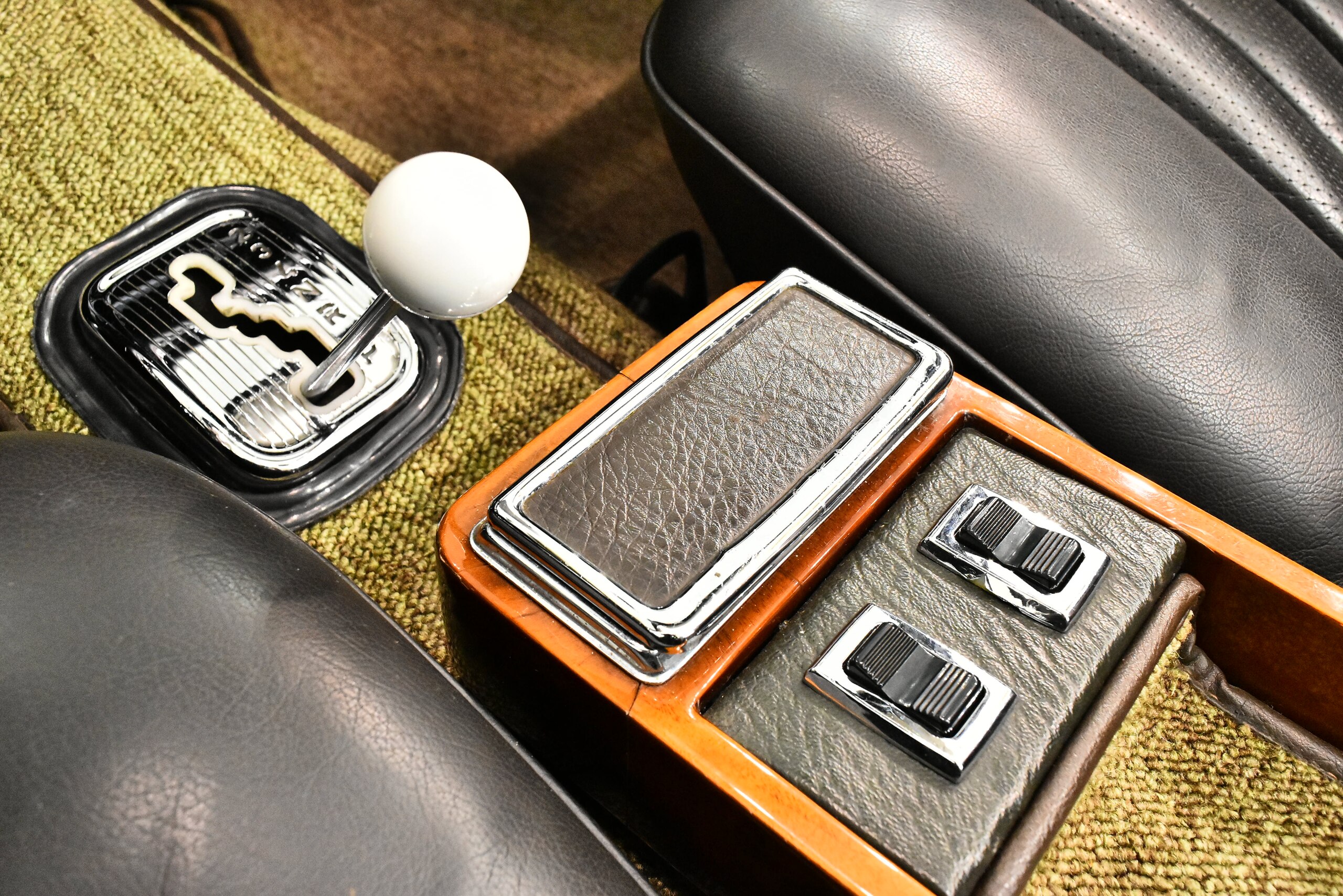 1970 Mercedes Benz 280SL — Photo 12 / 16