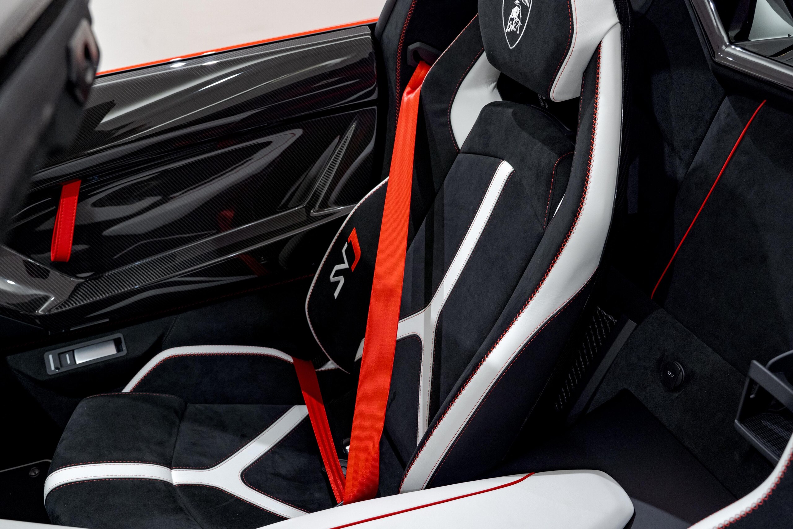 2021 Lamborghini Aventador SVJ Roadster — Photo 29 / 35