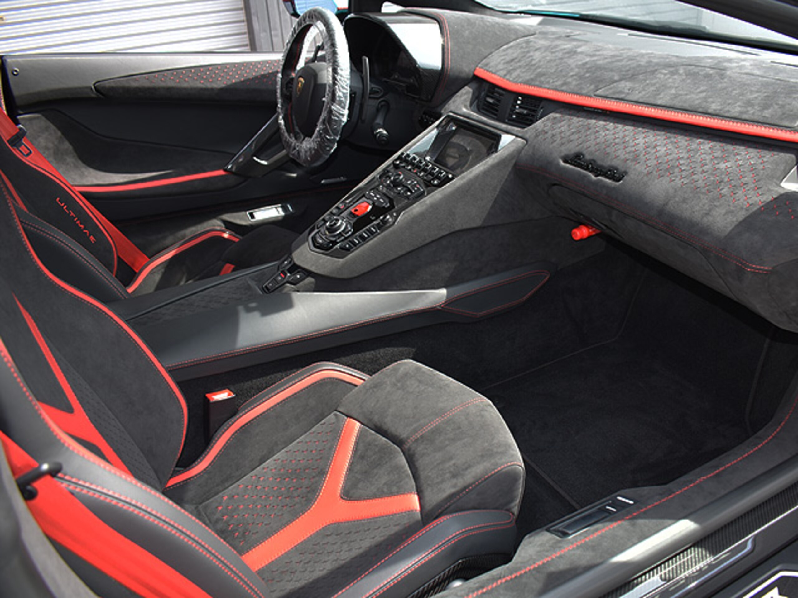2022 Lamborghini Aventador Roadster LP780-4 Ultimae — Photo 9 / 38