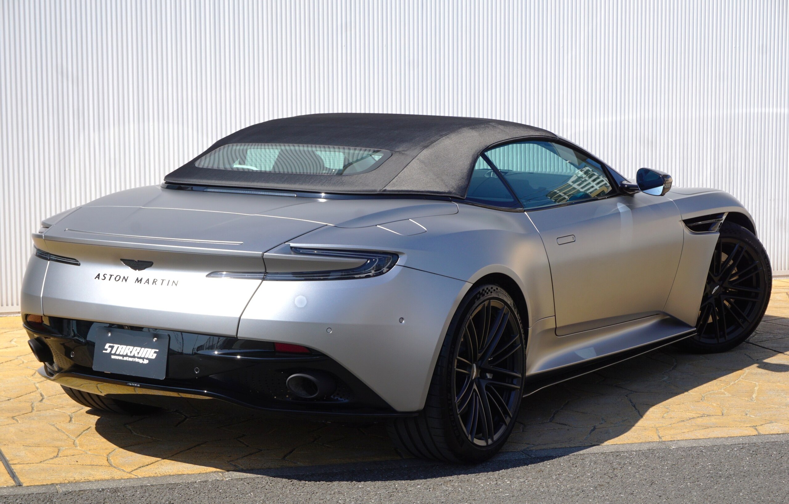 2024 Aston Martin DB12 Volante — Photo 11 / 45