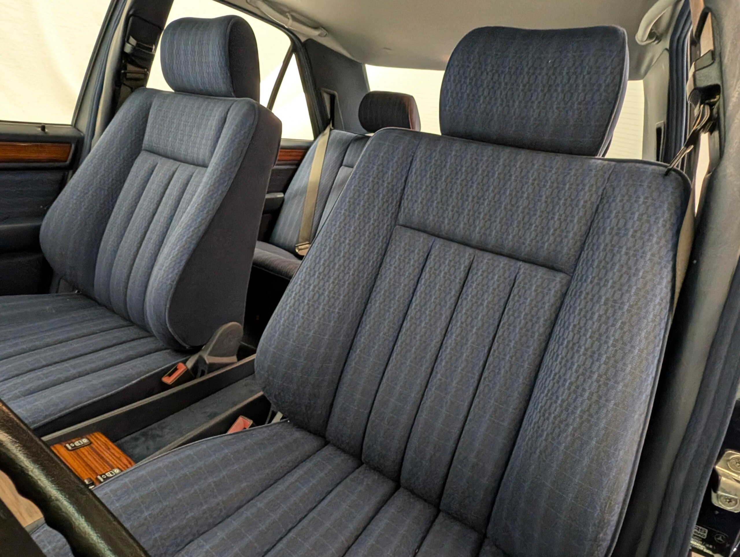1992 Mercedes Benz 300E — Photo 8 / 21