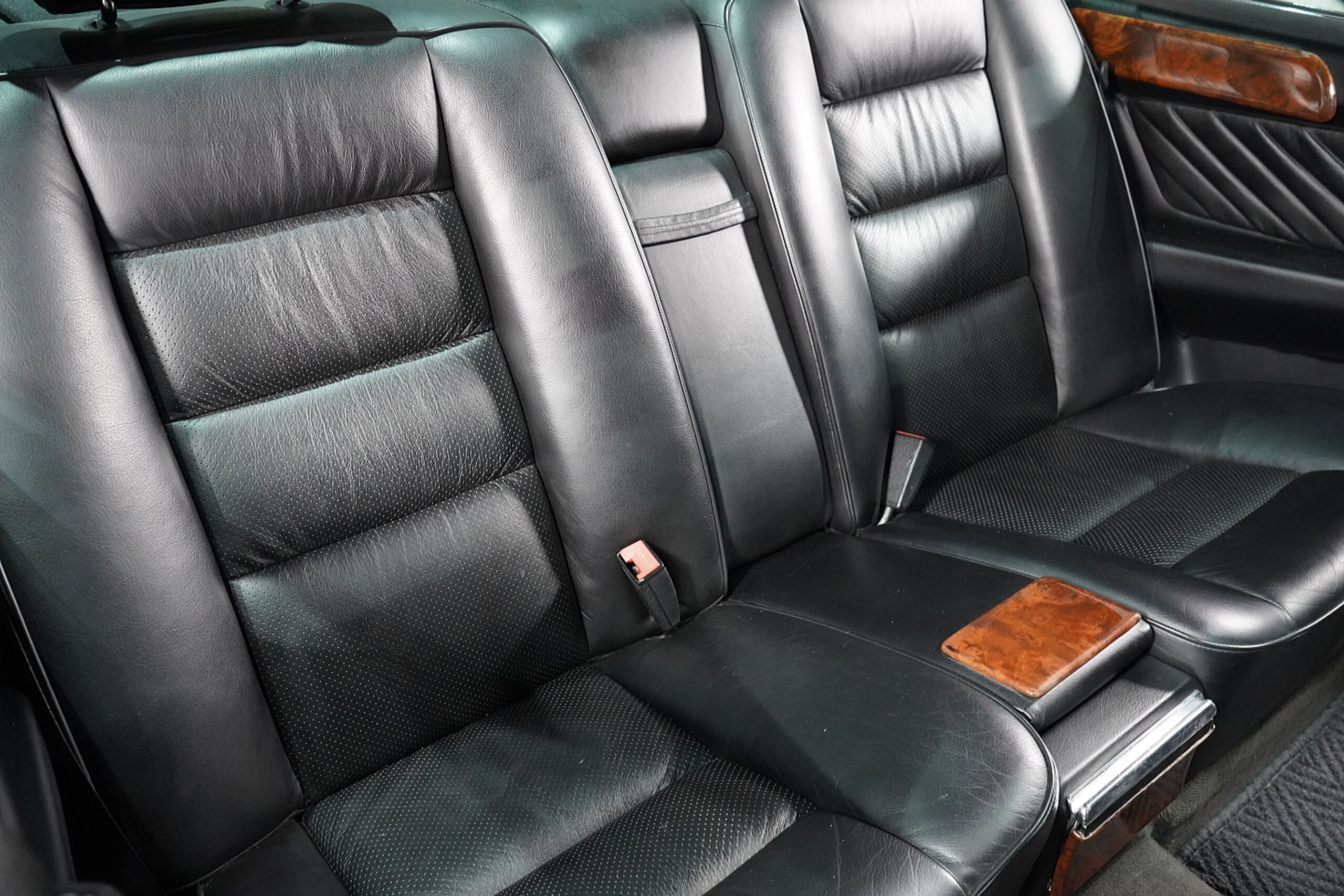 1989 Mercedes Benz 560SEC — Photo 20 / 23