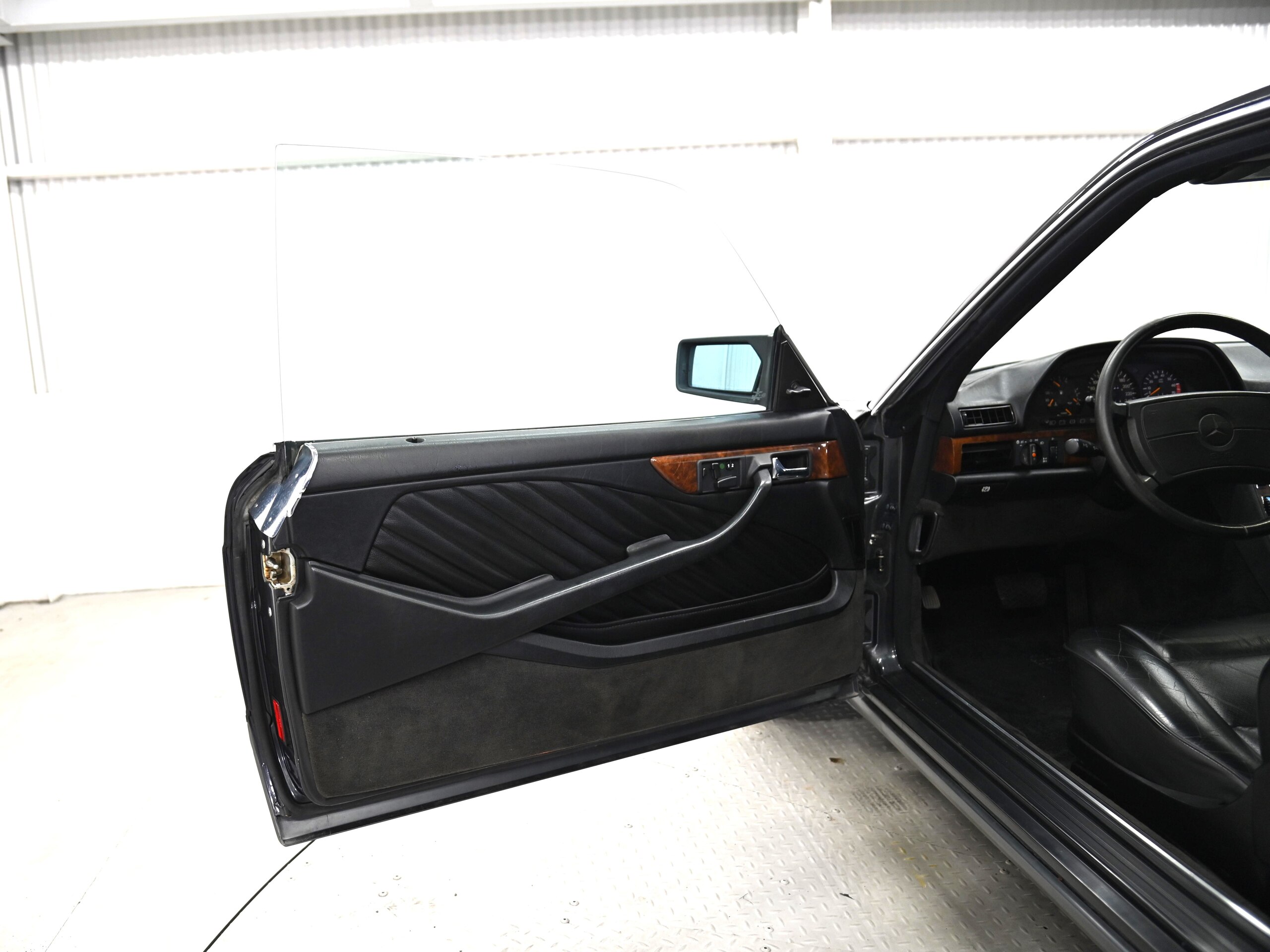 1991 Mercedes Benz 560SEC — Photo 8 / 21