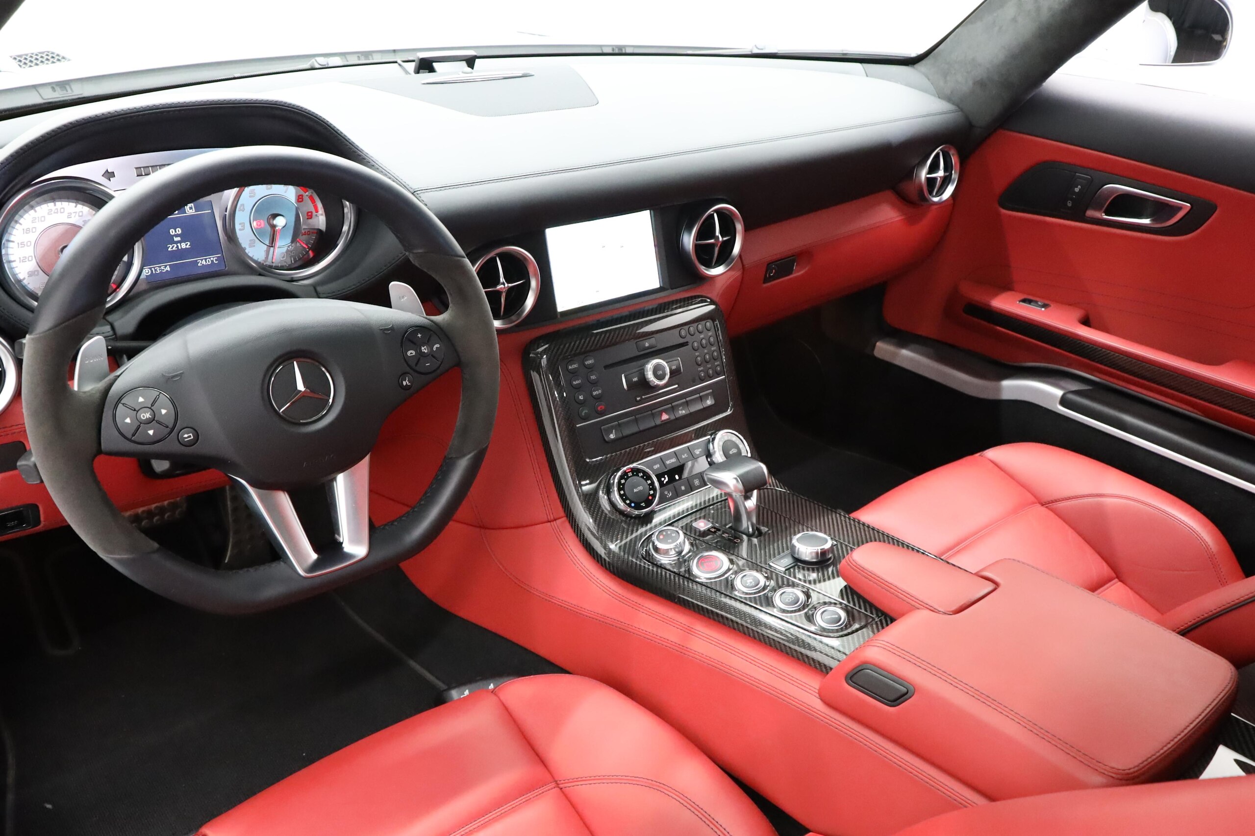 2010 Mercedes Benz SLS AMG — Photo 10 / 21
