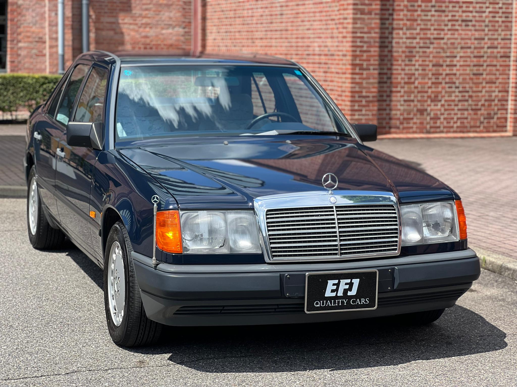 1988 Mercedes Benz 230E WDB1240231A707896 for sale in Japan