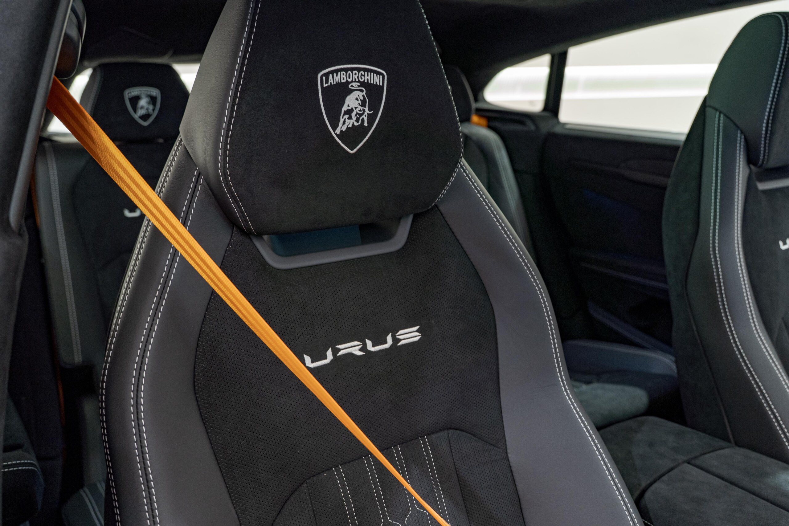 2025 Lamborghini Urus Performante — Photo 16 / 22