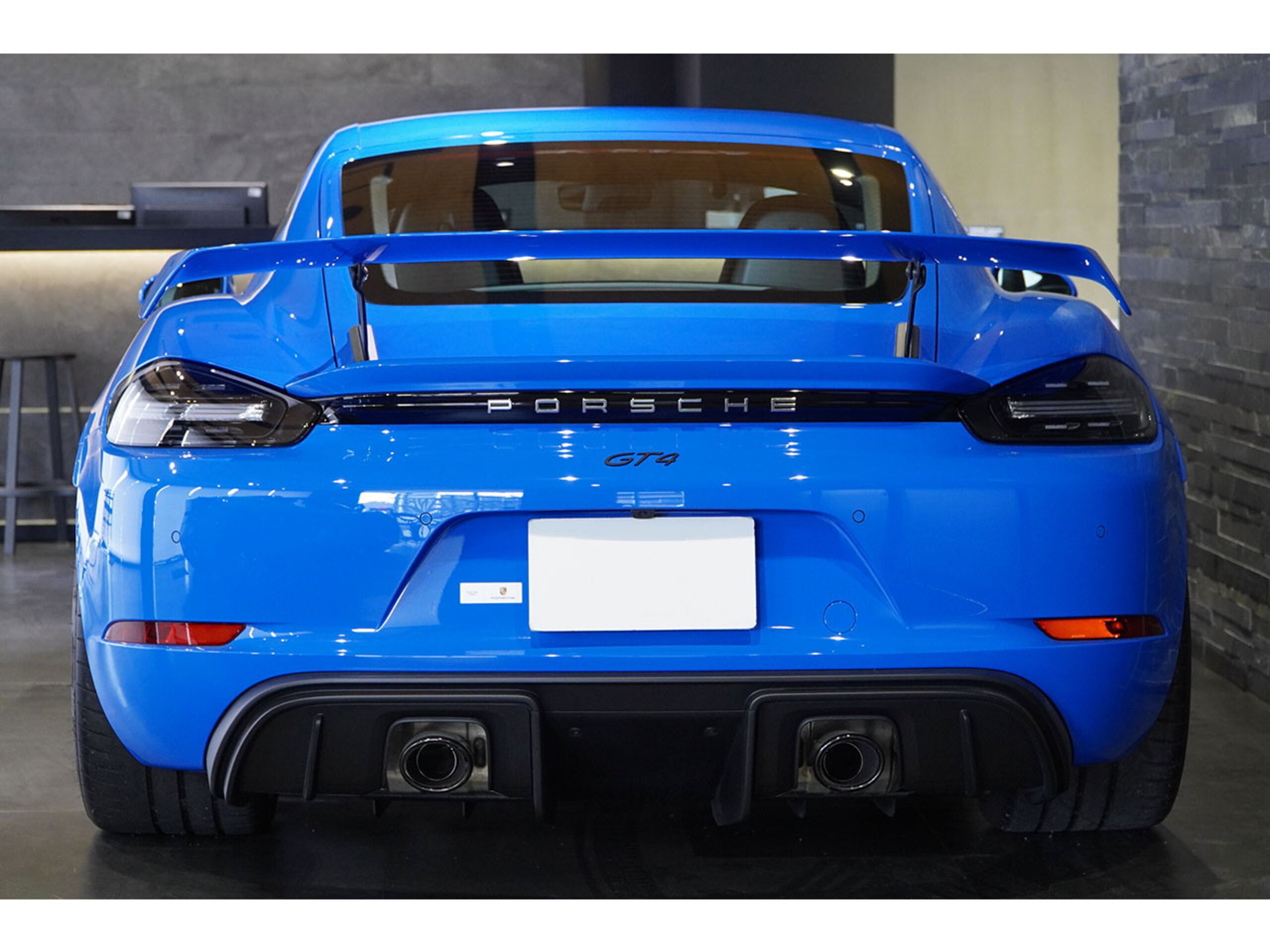 2023 Porsche 718 Cayman GT4 — Photo 8 / 18