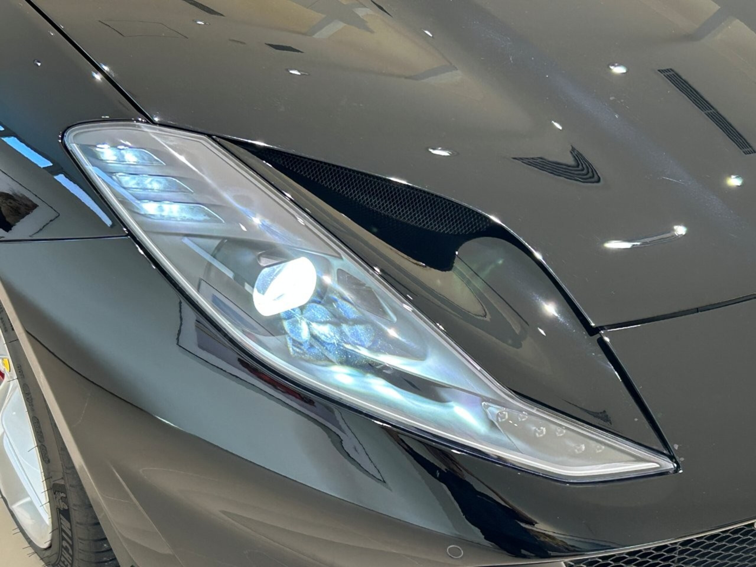 2021 Ferrari 812GTS — Photo 15 / 21