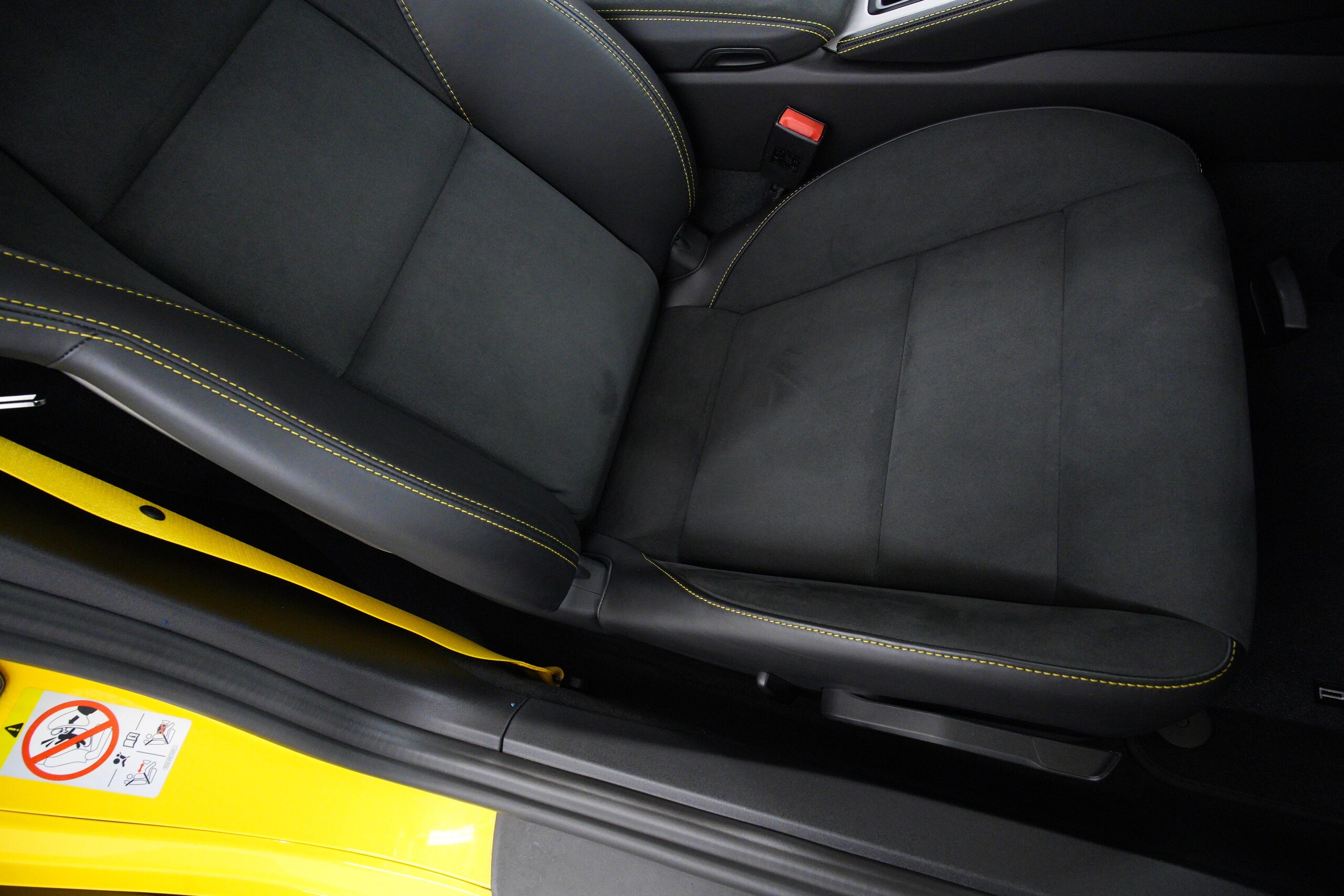 2022 Porsche 718 Cayman GT4 — Photo 17 / 35