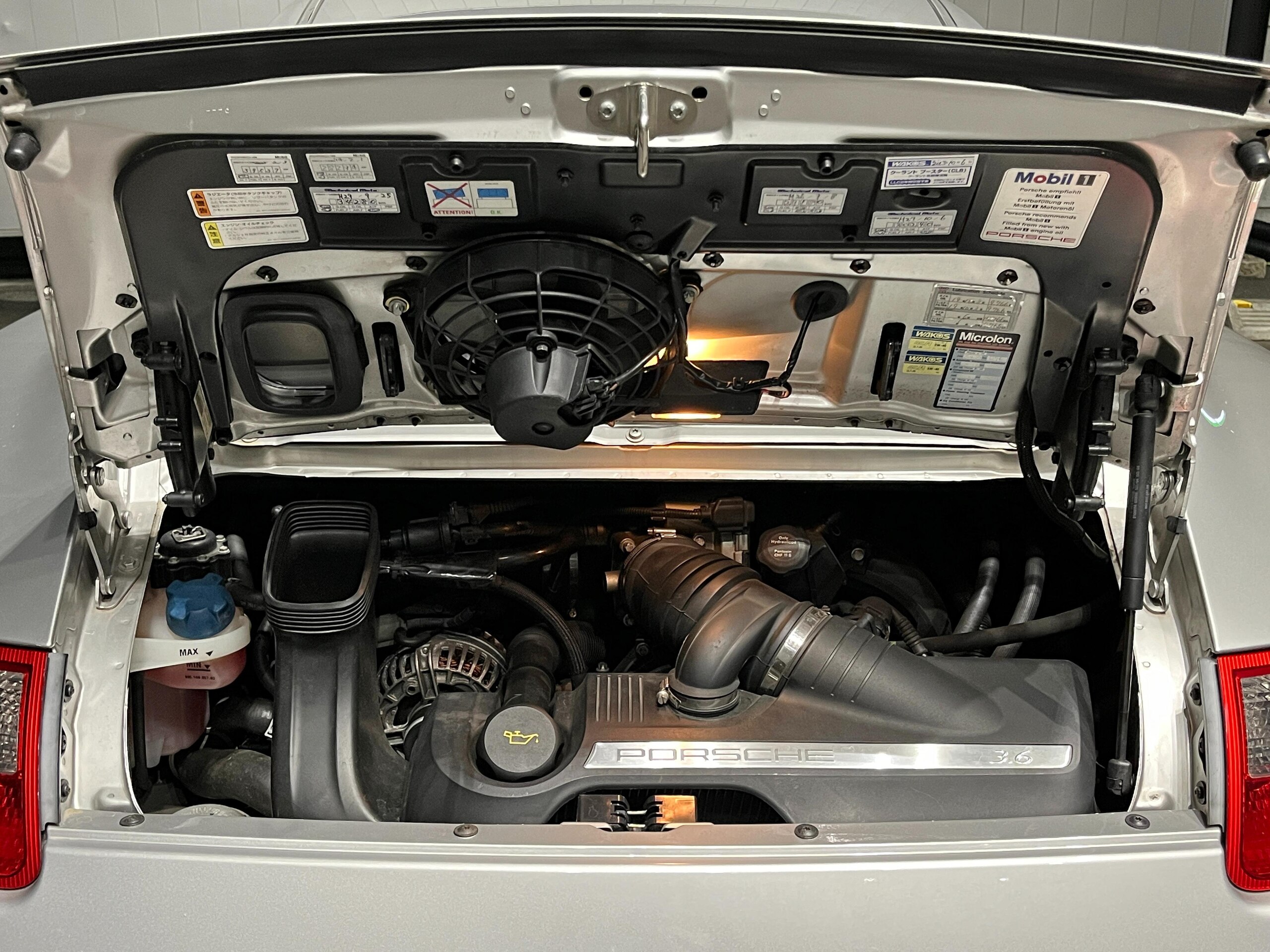 2004 Porsche 911 Carrera — Photo 14 / 14