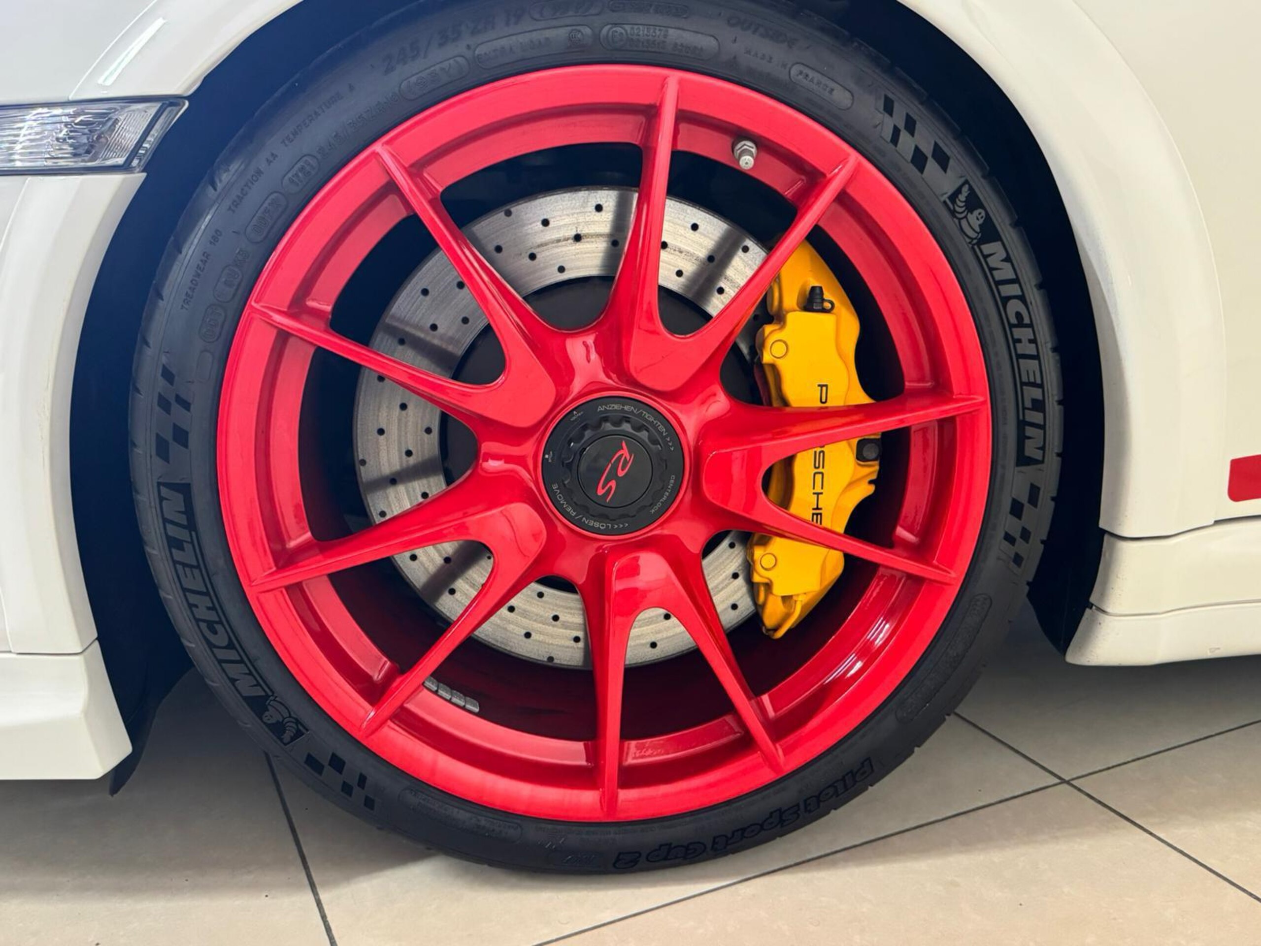 2011 Porsche 911 GT3 RS — Photo 34 / 40