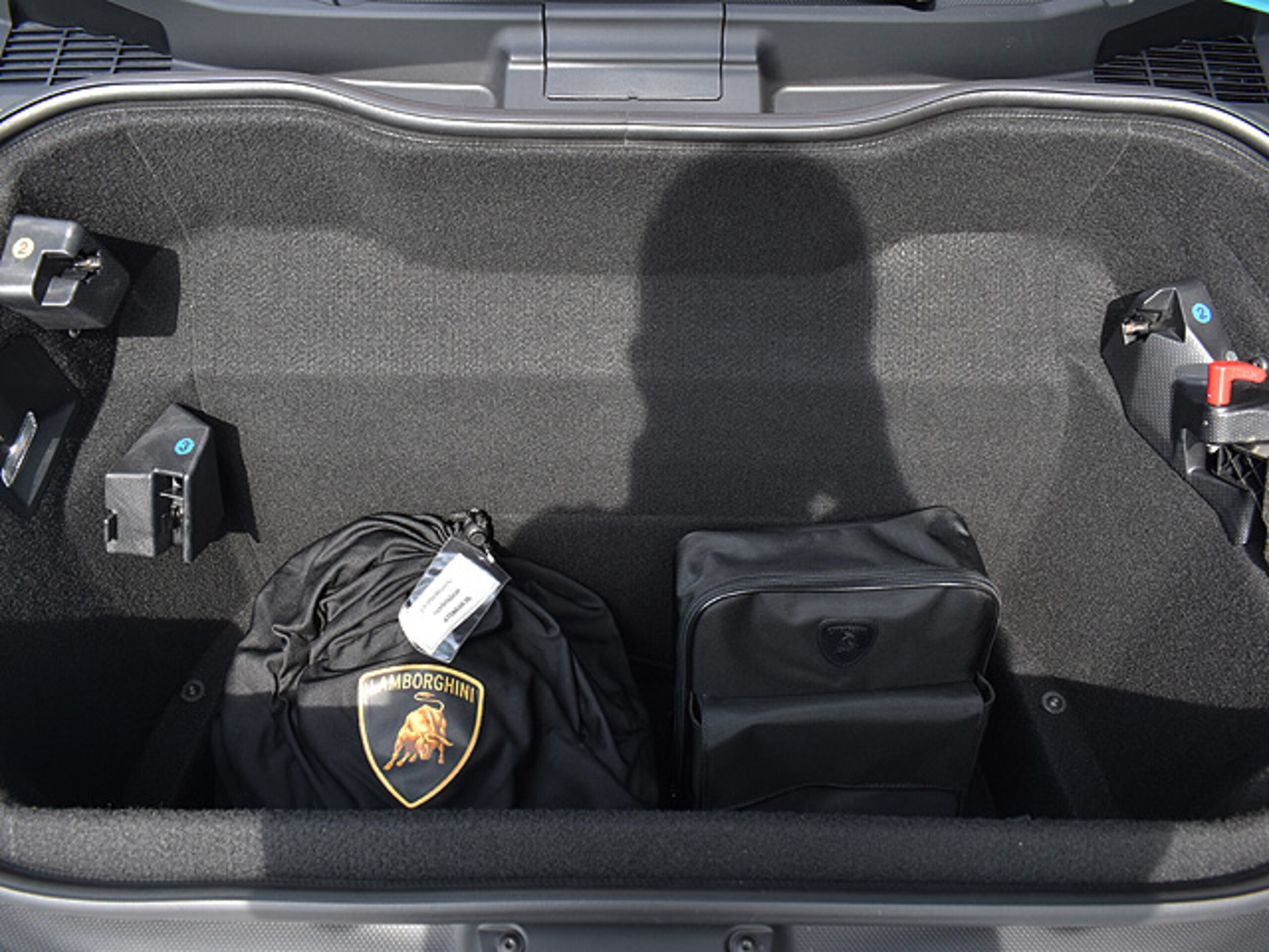 2022 Lamborghini Aventador Roadster LP780-4 Ultimae — Photo 22 / 38
