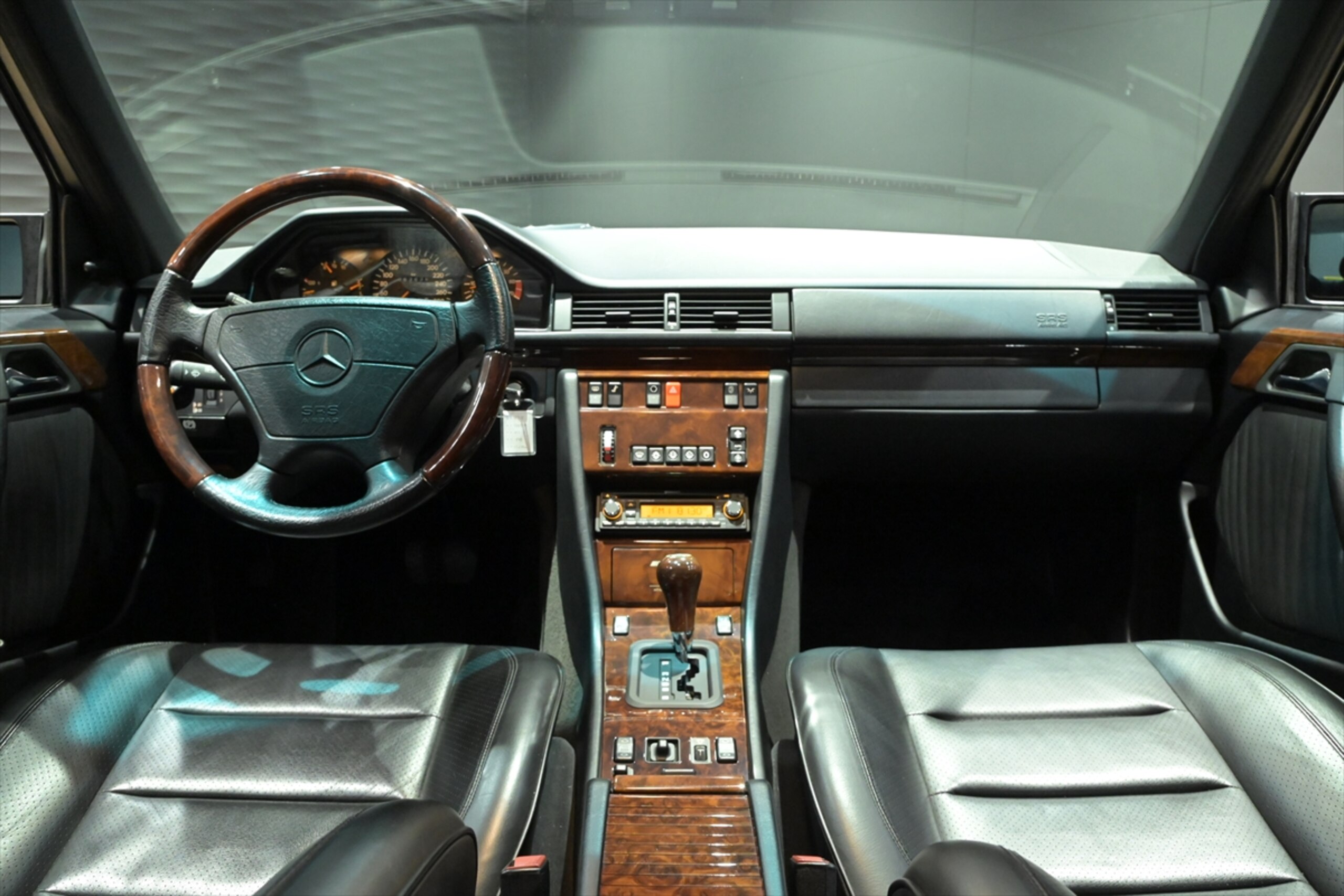 1993 Mercedes Benz E60 AMG — Photo 8 / 26