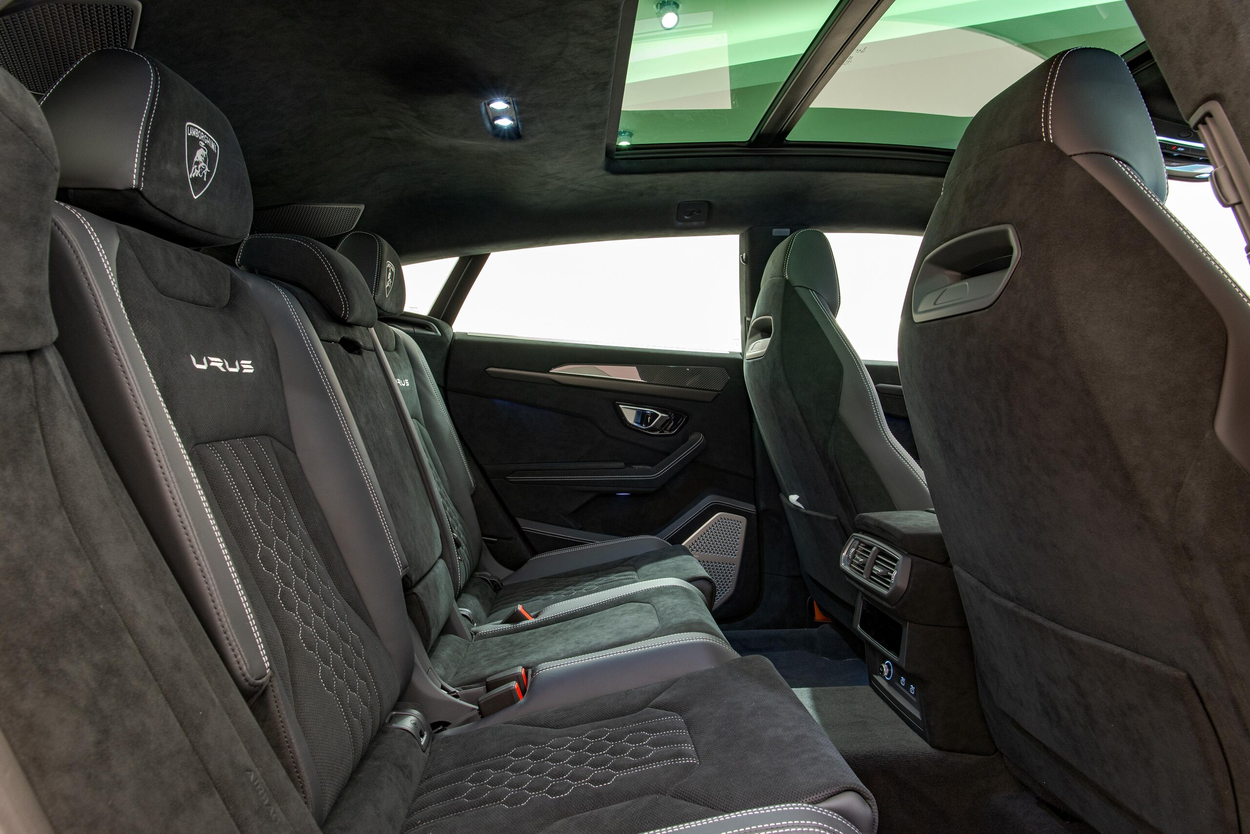 2025 Lamborghini Urus Performante — Photo 19 / 22