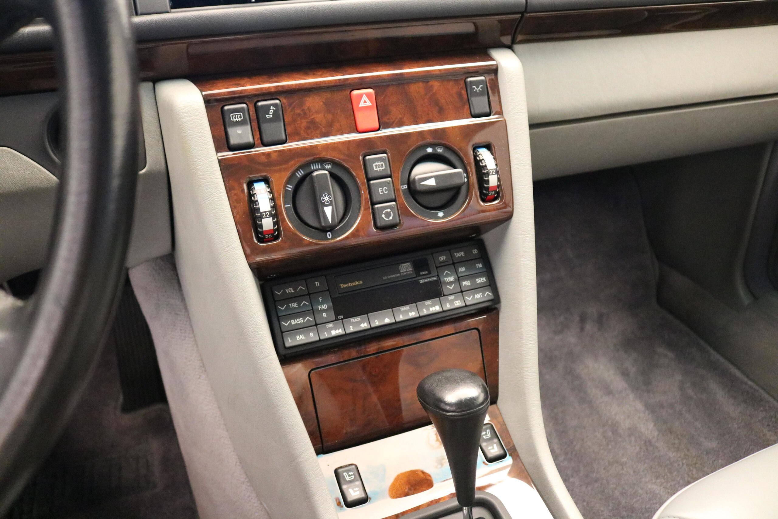 1991 Mercedes Benz 300CE-24 — Photo 11 / 19