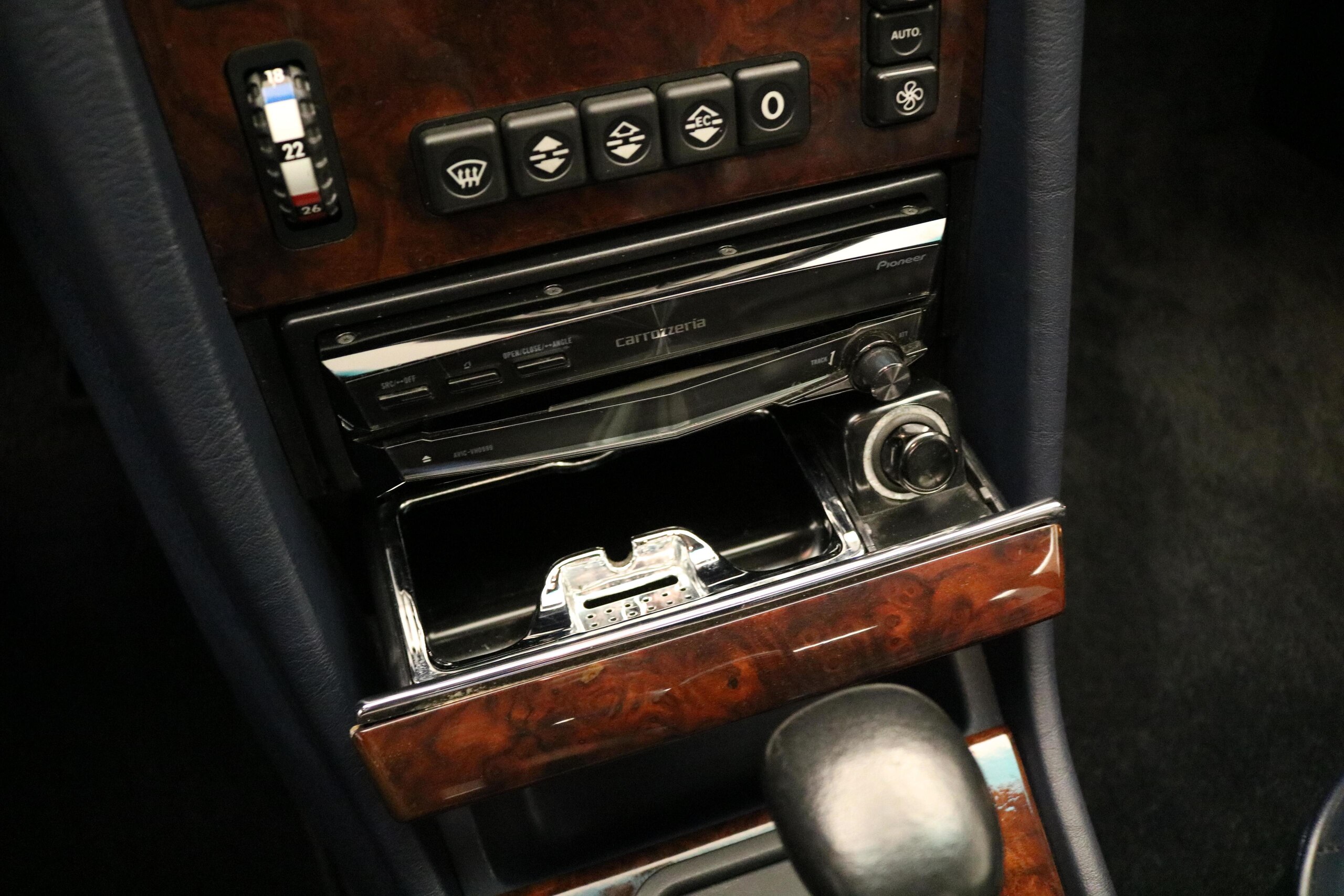 1990 Mercedes Benz 560SEL — Photo 7 / 15