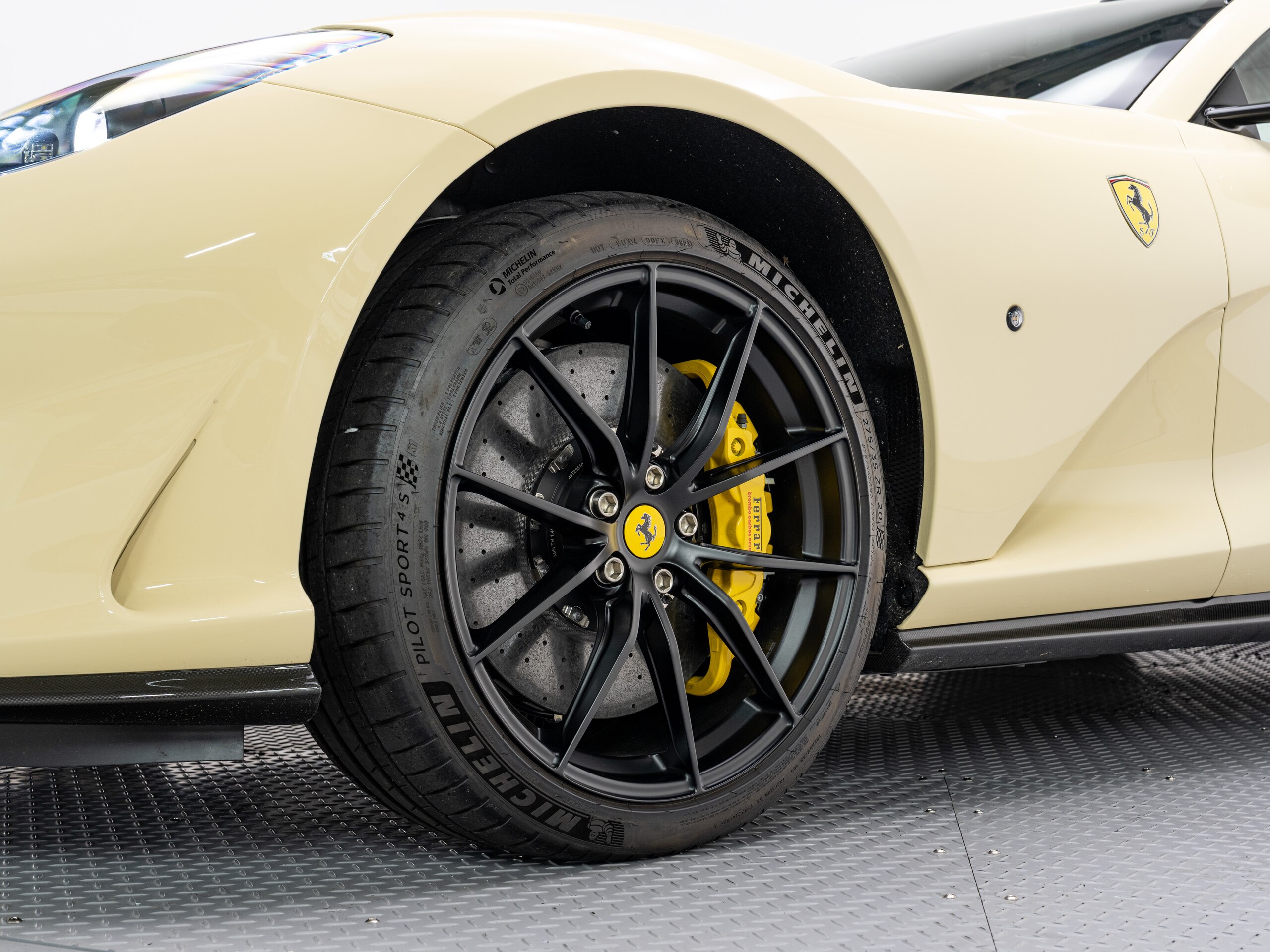 2023 Ferrari 812GTS — Photo 27 / 32