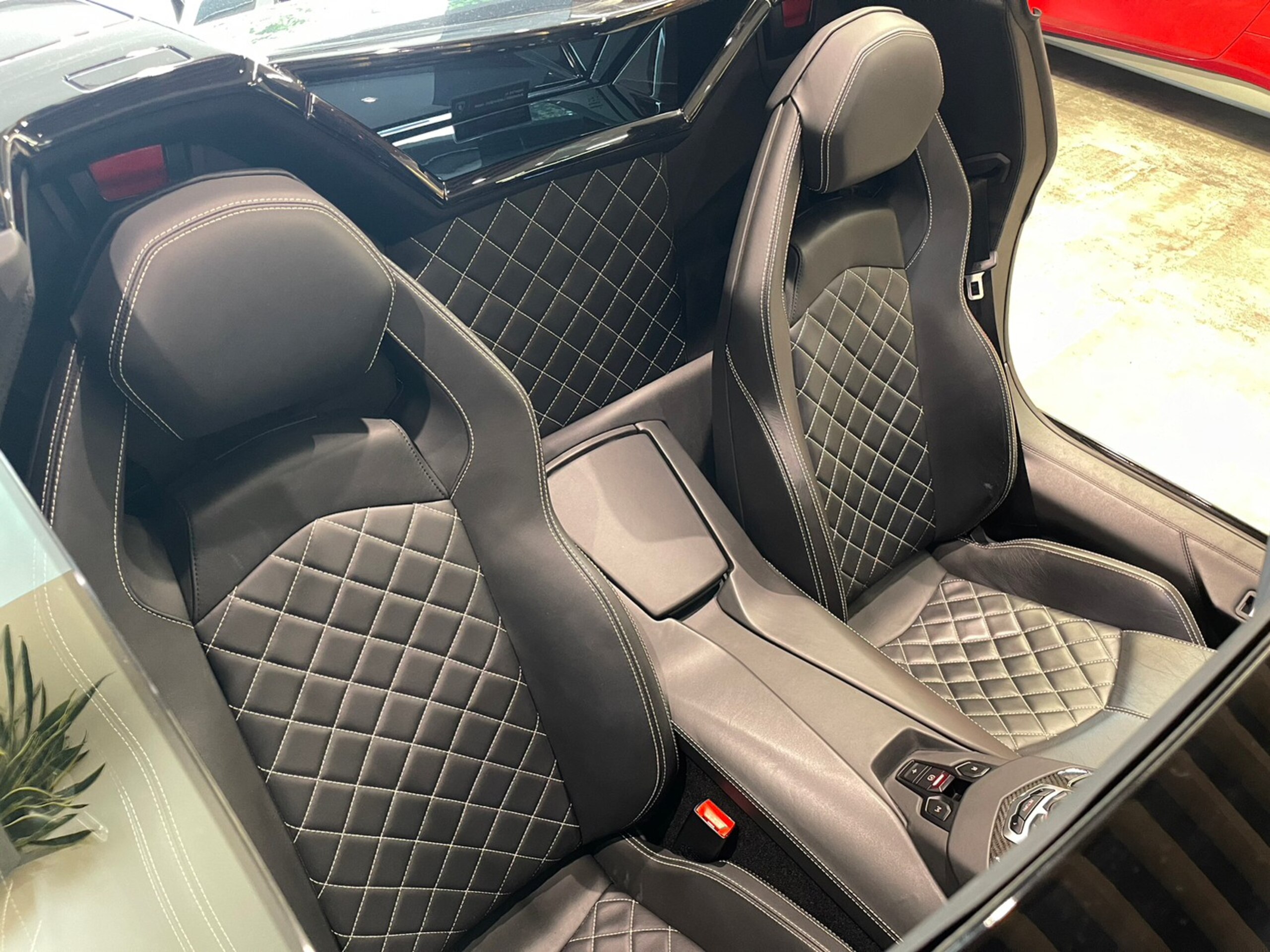 2015 Lamborghini Aventador Roadster — Photo 9 / 20