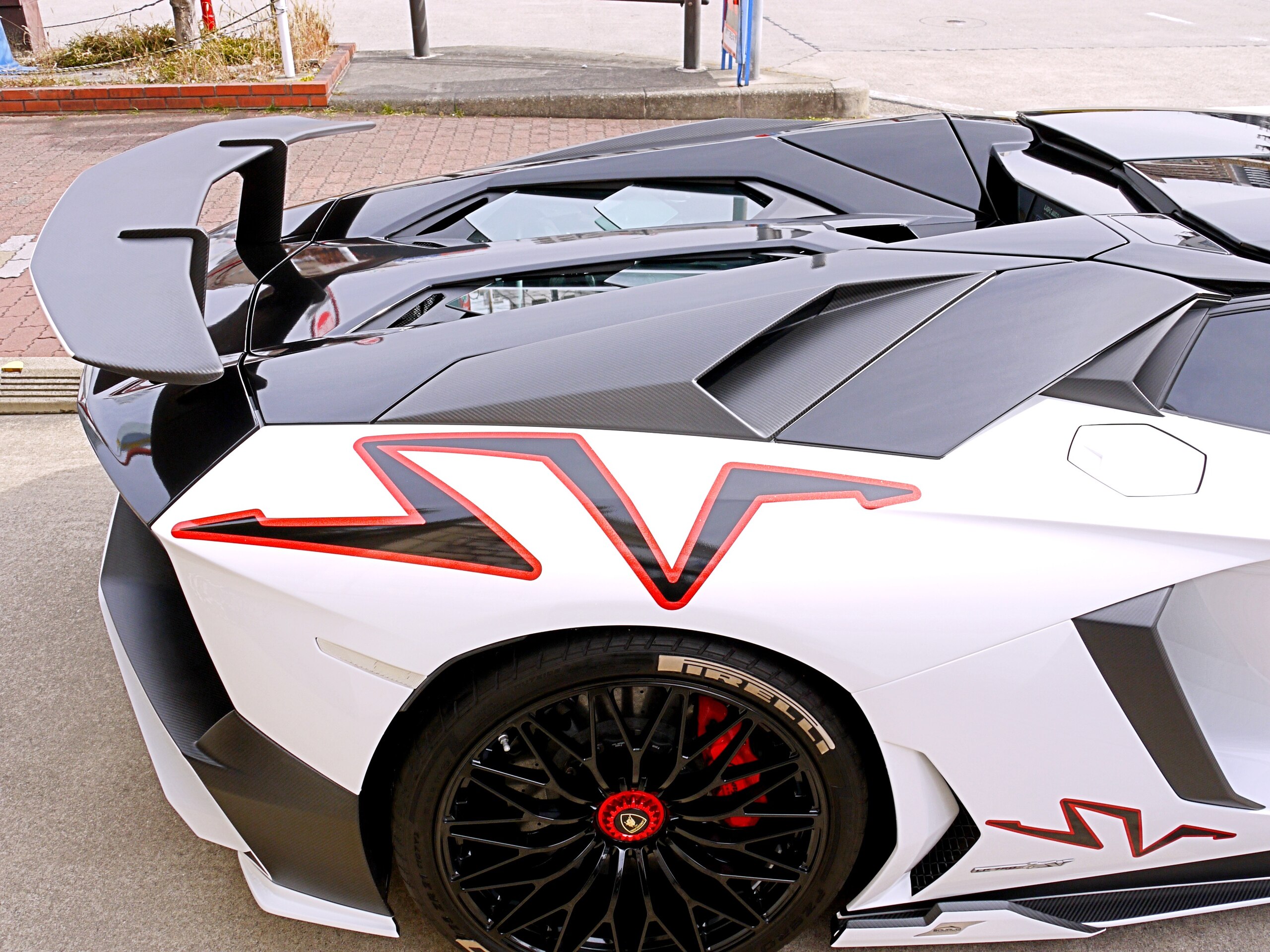 2017 Lamborghini Aventador Roadster SV — Photo 10 / 17