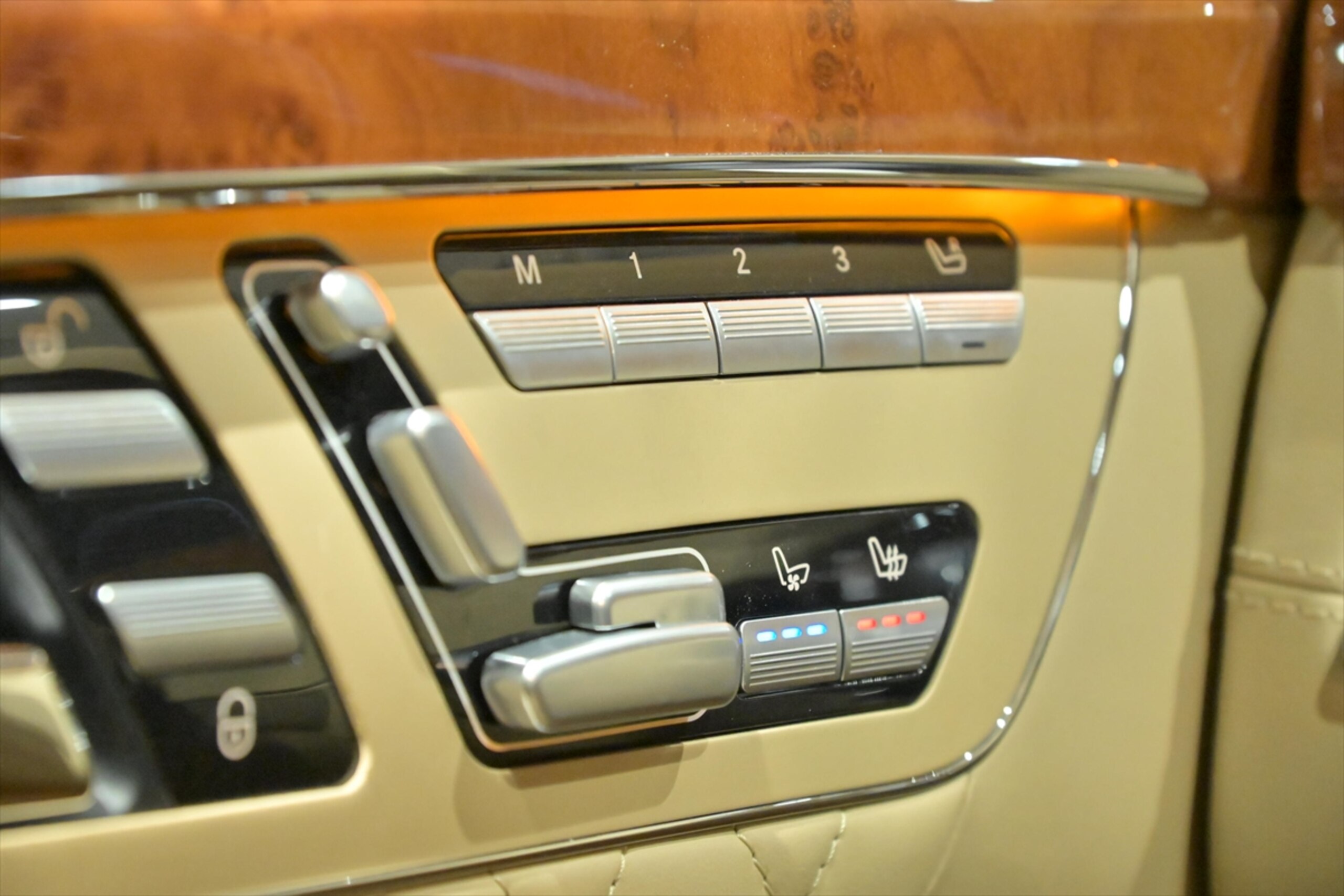 2010 Mercedes Benz S65 AMG Long — Photo 10 / 16