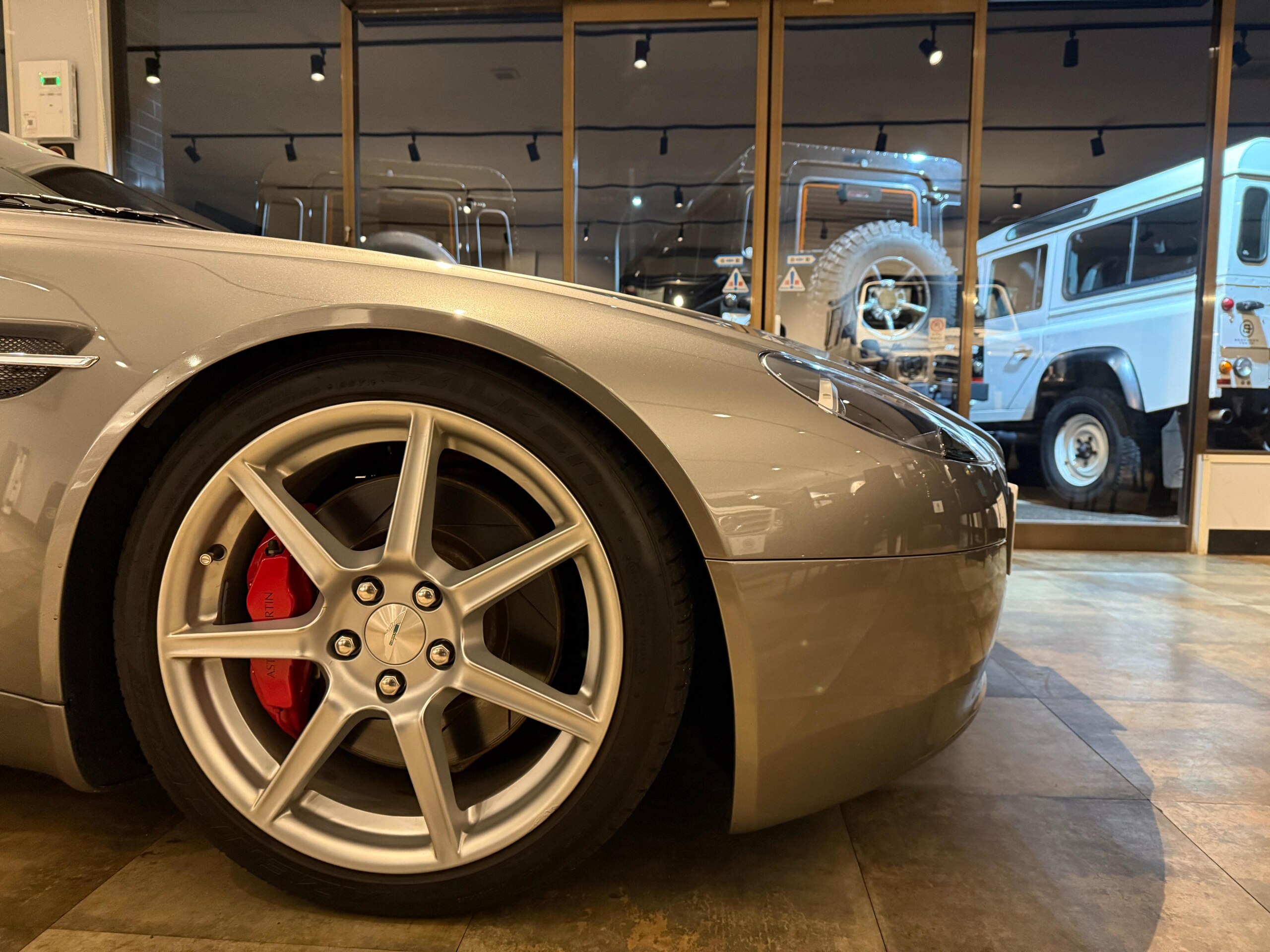 2006 Aston Martin V8 Vantage — Photo 14 / 17