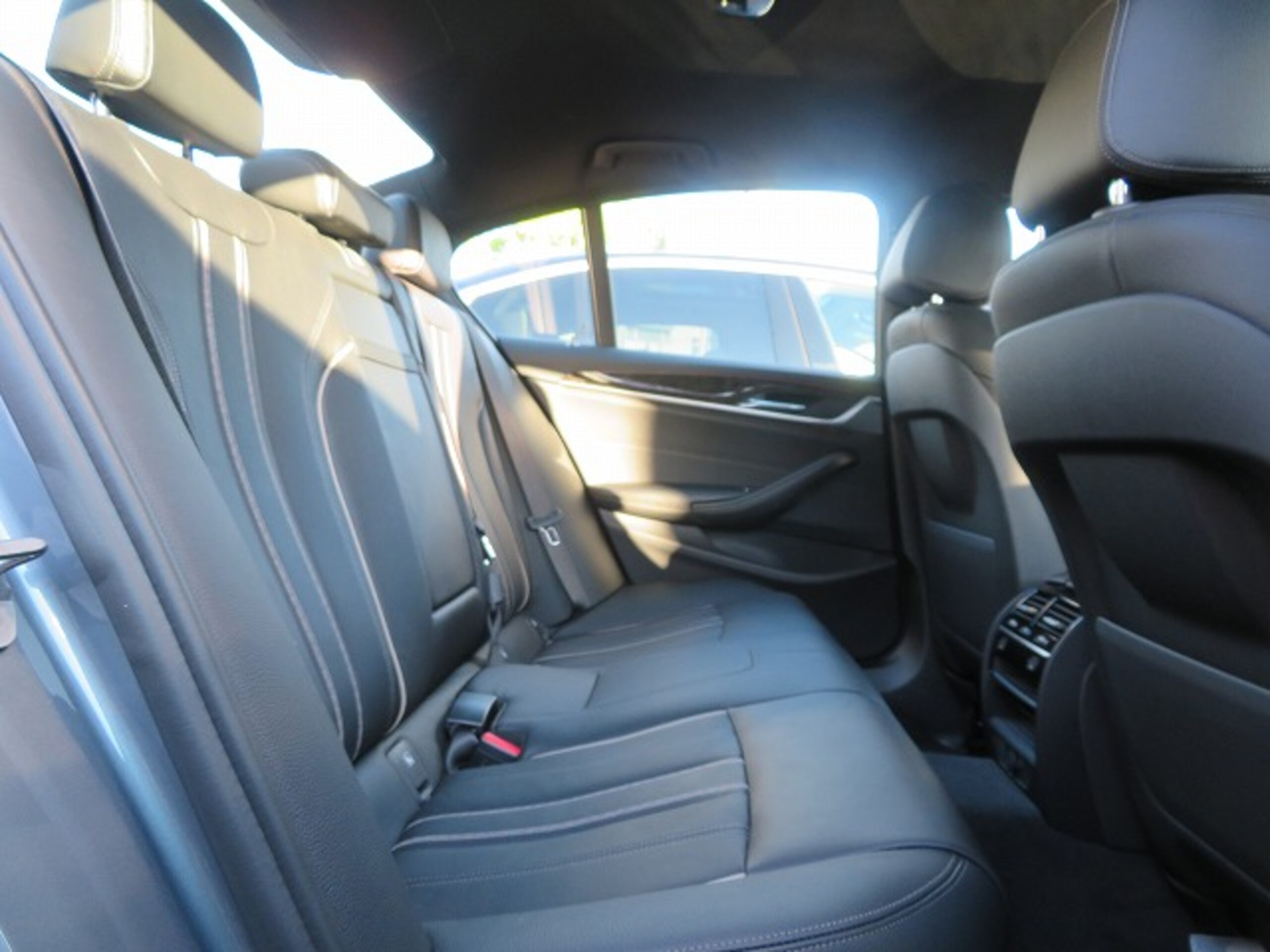 2017 BMW 530i M Sport — Photo 15 / 22