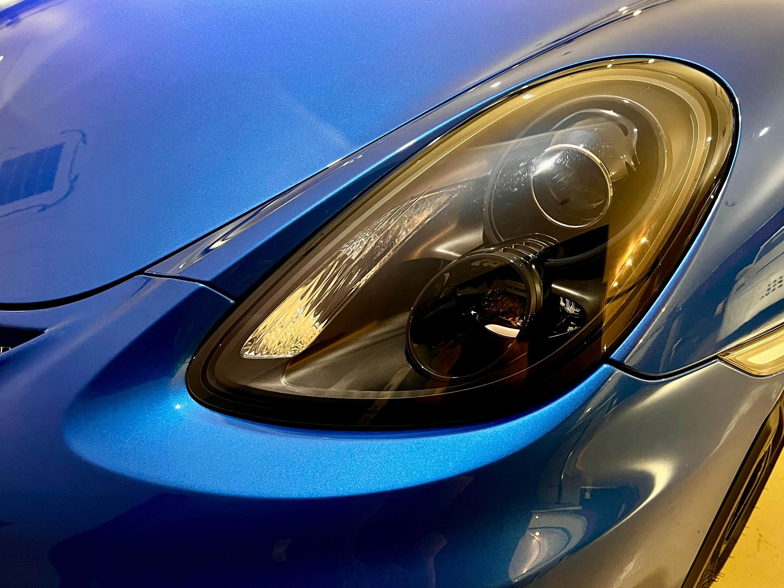 2016 Porsche Cayman GT4 — Photo 6 / 22