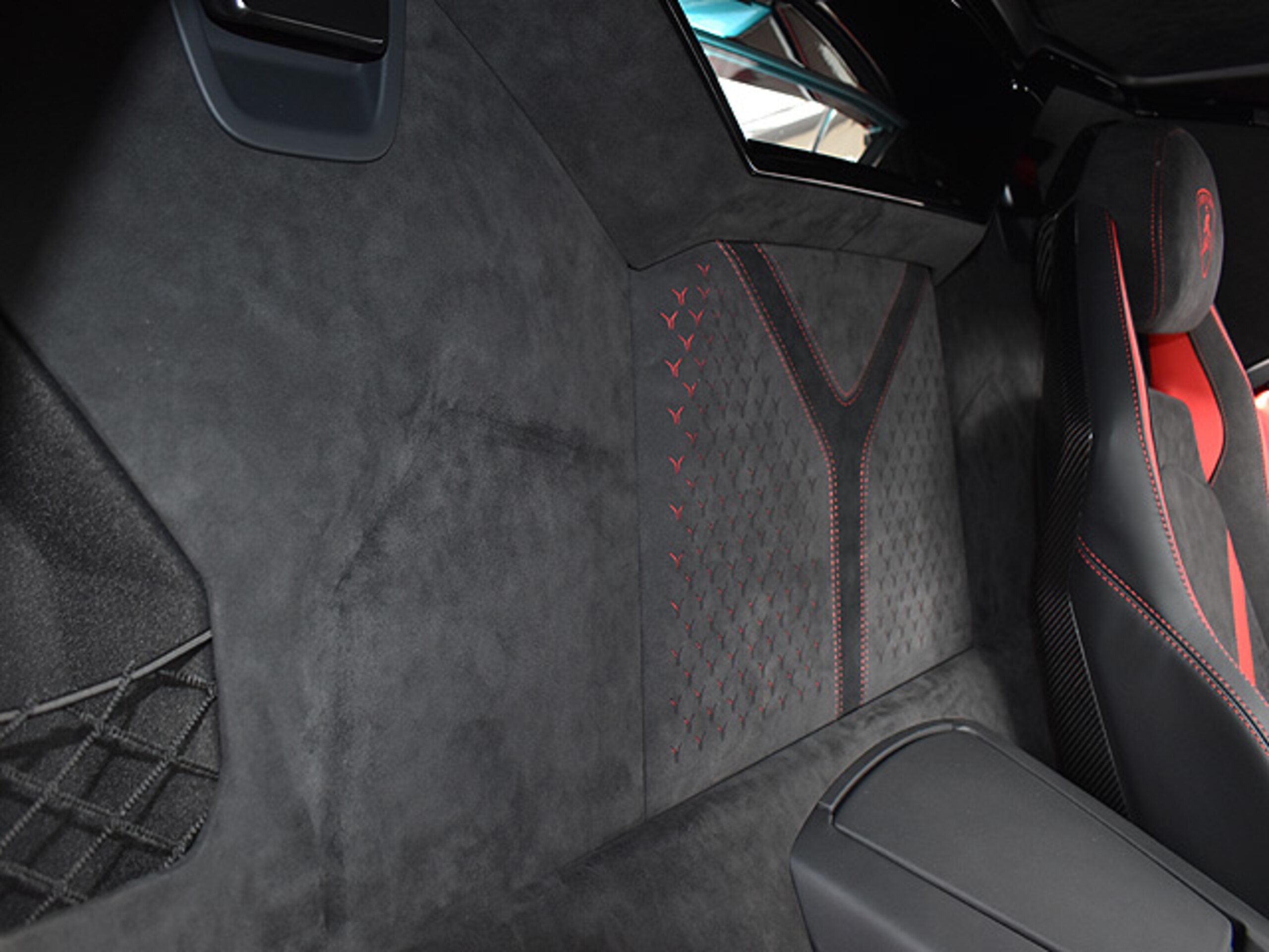 2022 Lamborghini Aventador Roadster LP780-4 Ultimae — Photo 35 / 38
