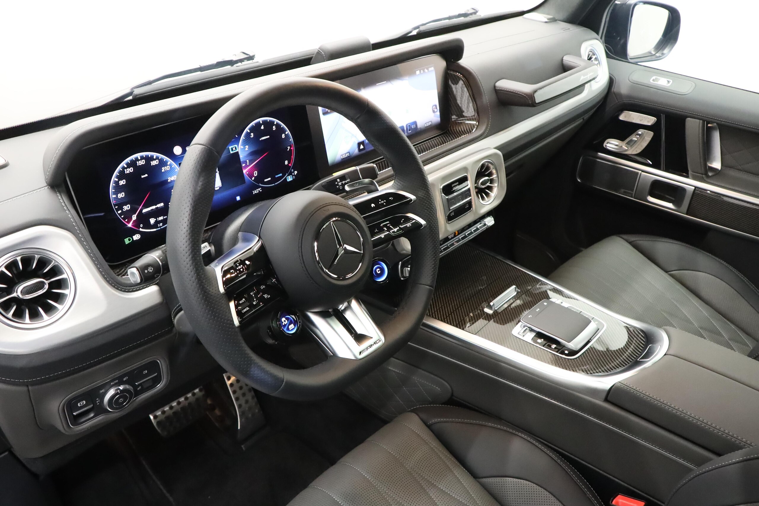 2024 Mercedes Benz G63 AMG — Photo 8 / 28