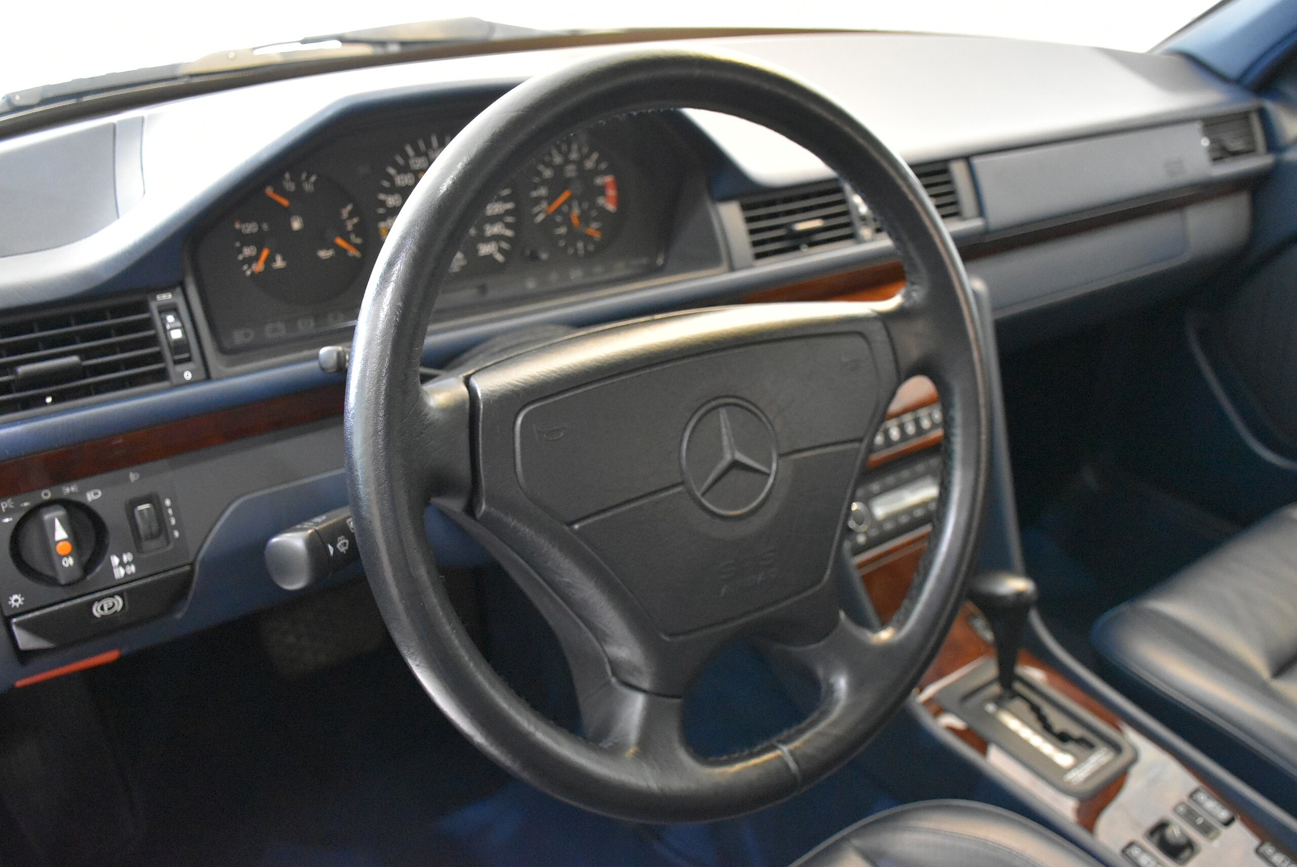 1992 Mercedes Benz 500E — Photo 6 / 16