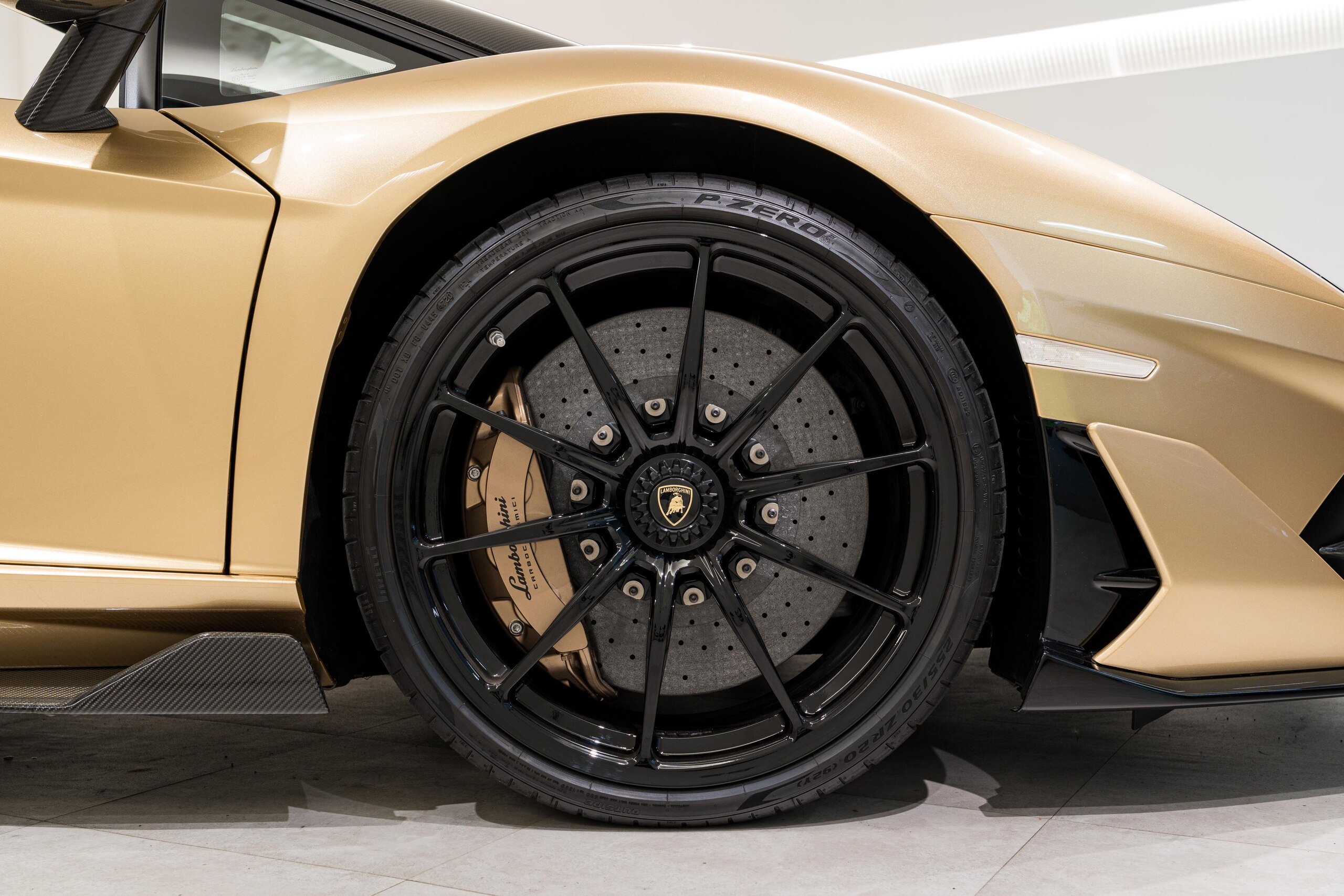 2021 Lamborghini Aventador SVJ Roadster — Photo 11 / 27
