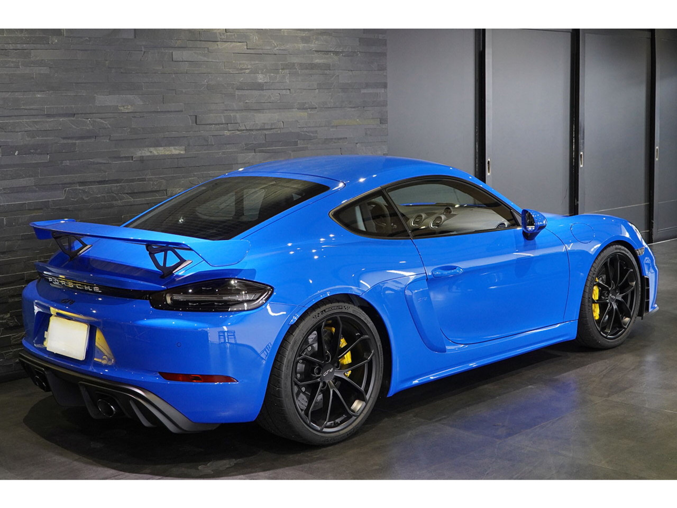2023 Porsche 718 Cayman GT4 — Photo 6 / 18
