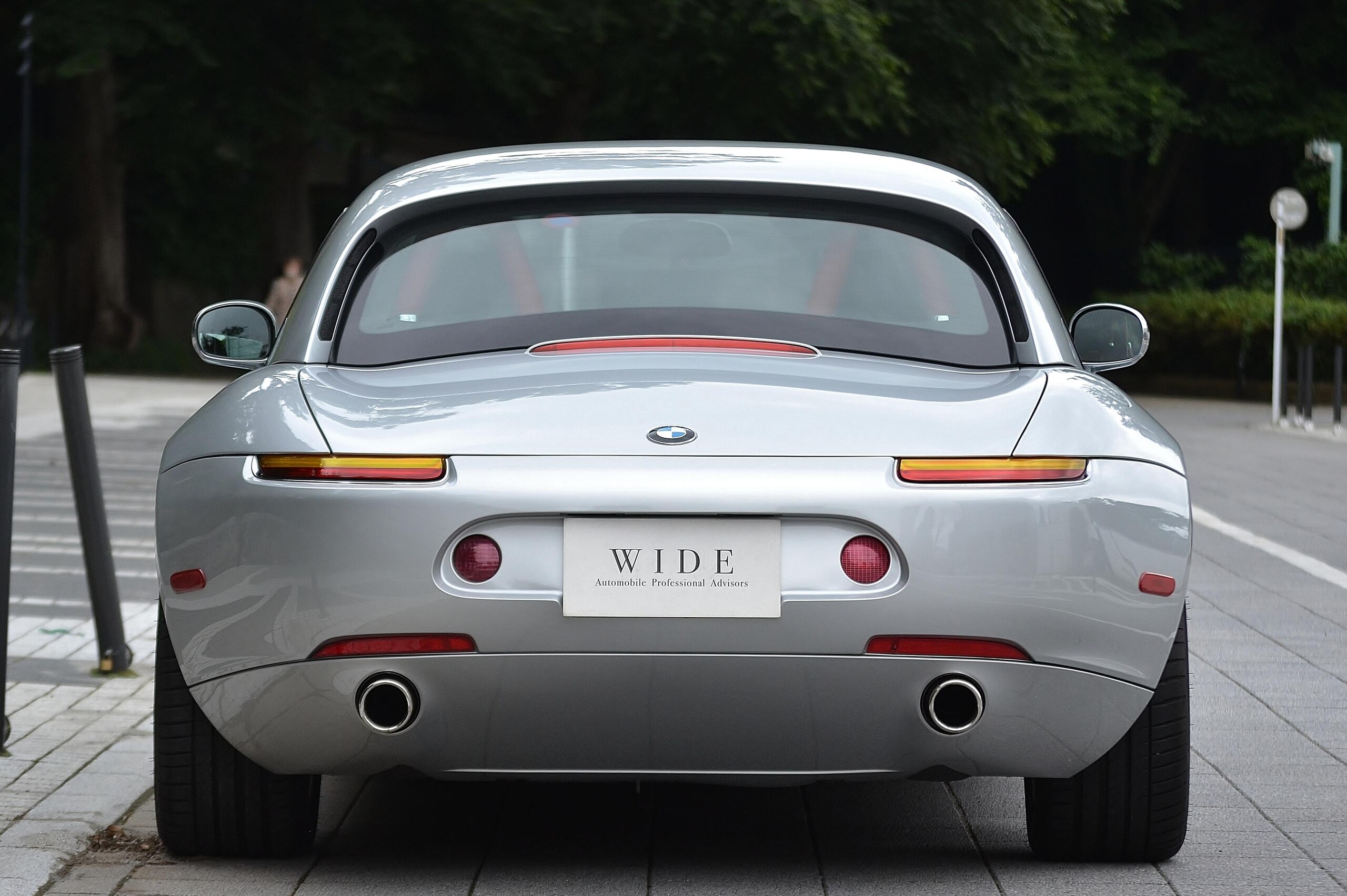 2002 BMW Z8 Titanium Silver Metallic exterior for sale in Japan
