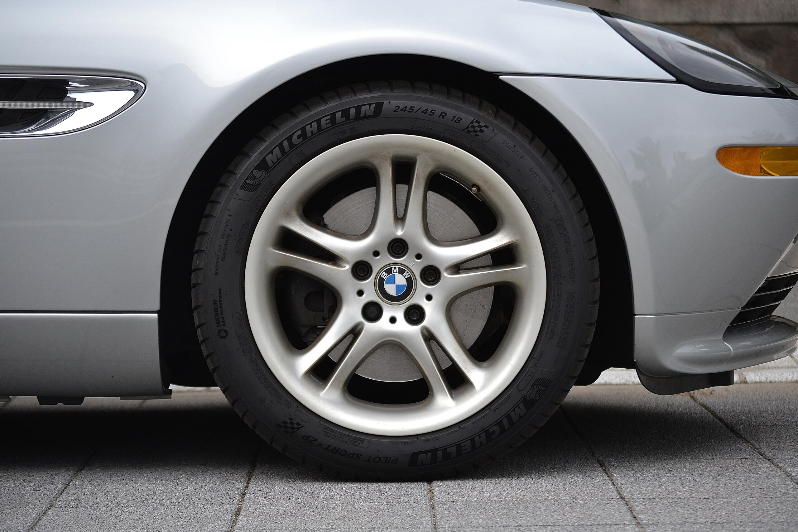 2002 BMW Z8 — Photo 19 / 21