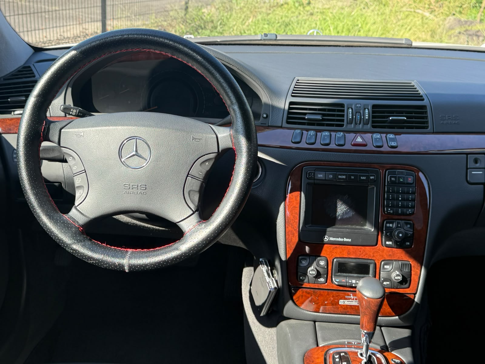 2002 Mercedes Benz S320 — Photo 8 / 23