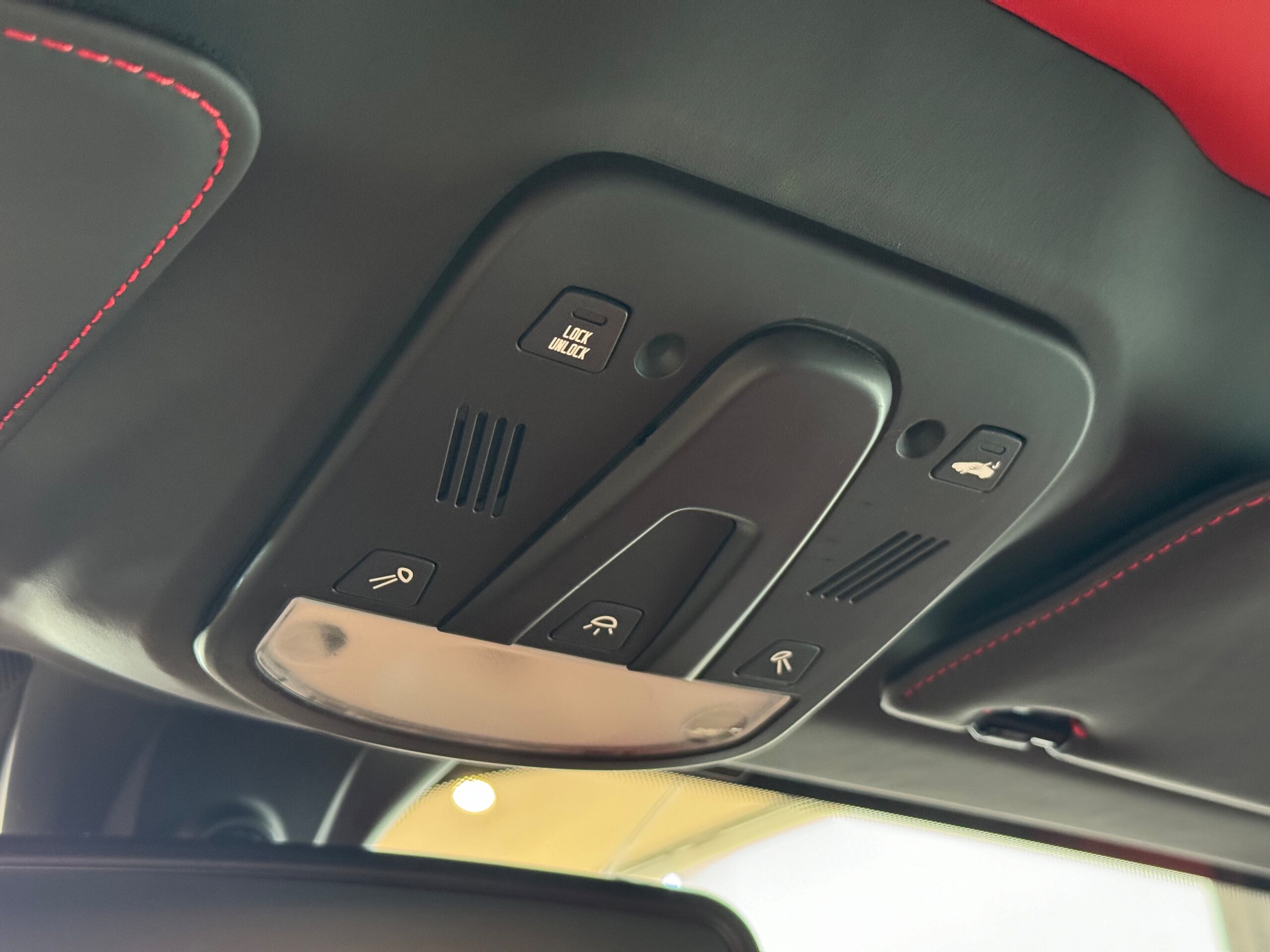 2010 Ferrari 458 Italia F1 DCT — Photo 37 / 50