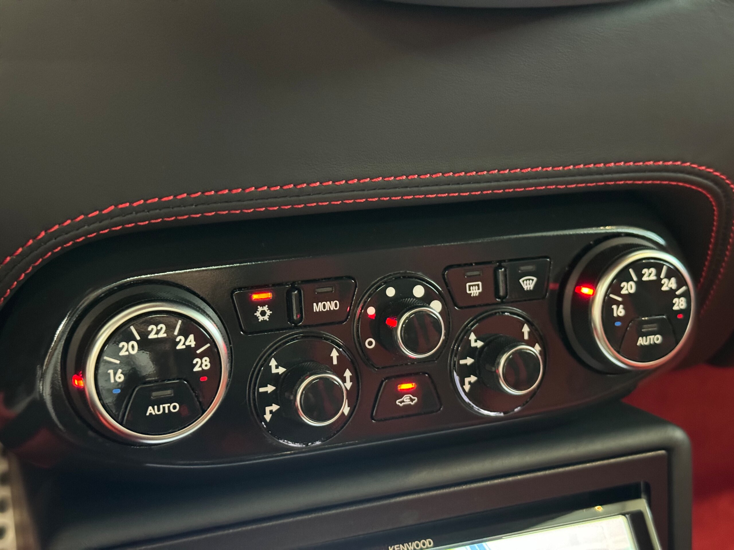 2010 Ferrari 458 Italia F1 DCT — Photo 39 / 50