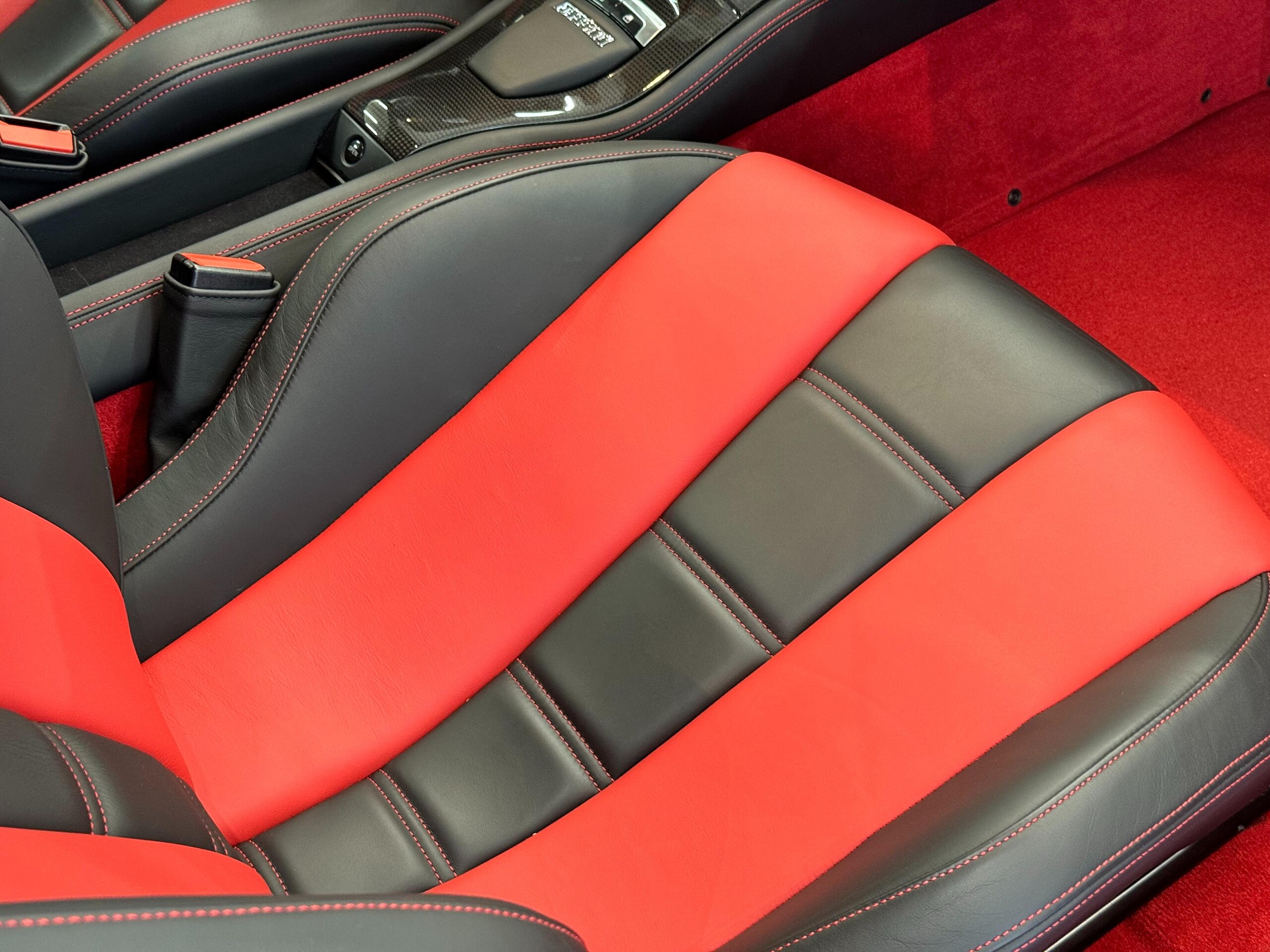 2010 Ferrari 458 Italia F1 DCT — Photo 45 / 50