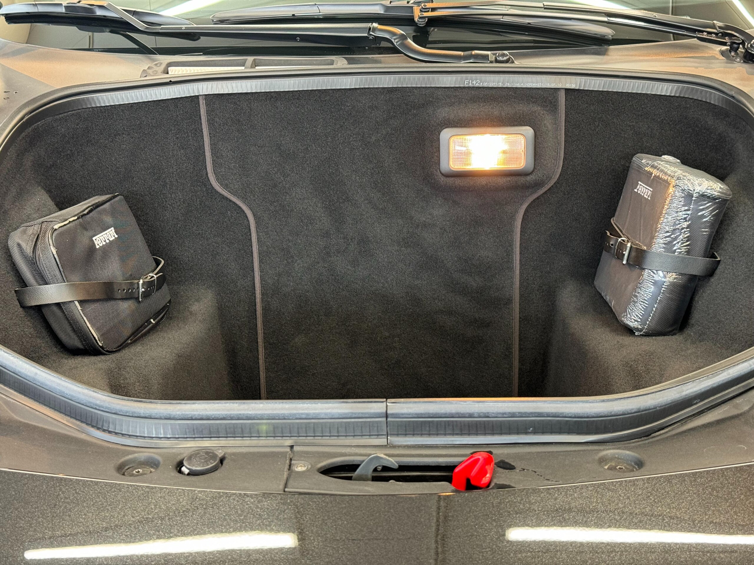 2010 Ferrari 458 Italia F1 DCT — Photo 50 / 50