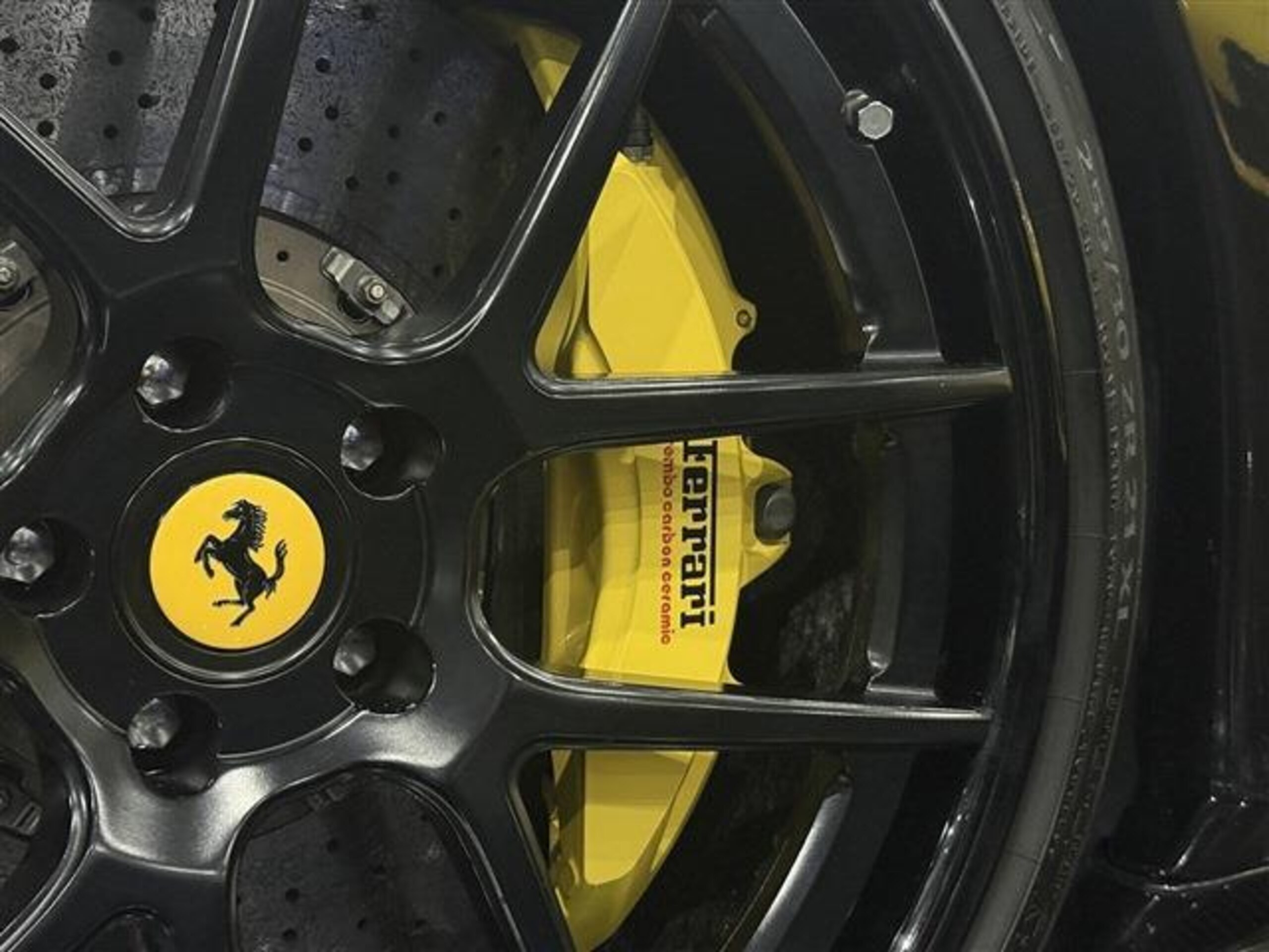 2010 Ferrari 458 Italia F1 DCT — Photo 22 / 52