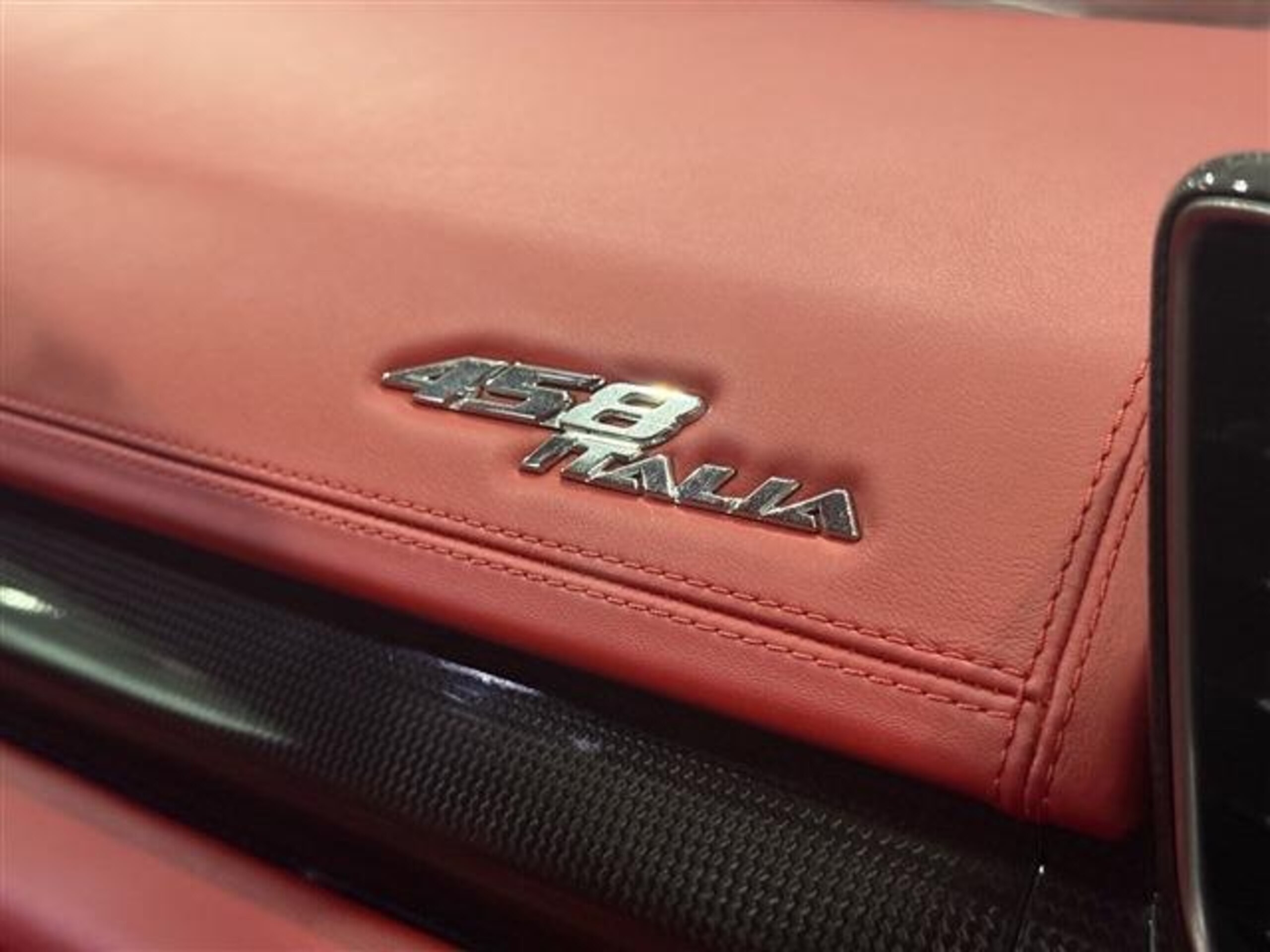 2010 Ferrari 458 Italia F1 DCT — Photo 38 / 52