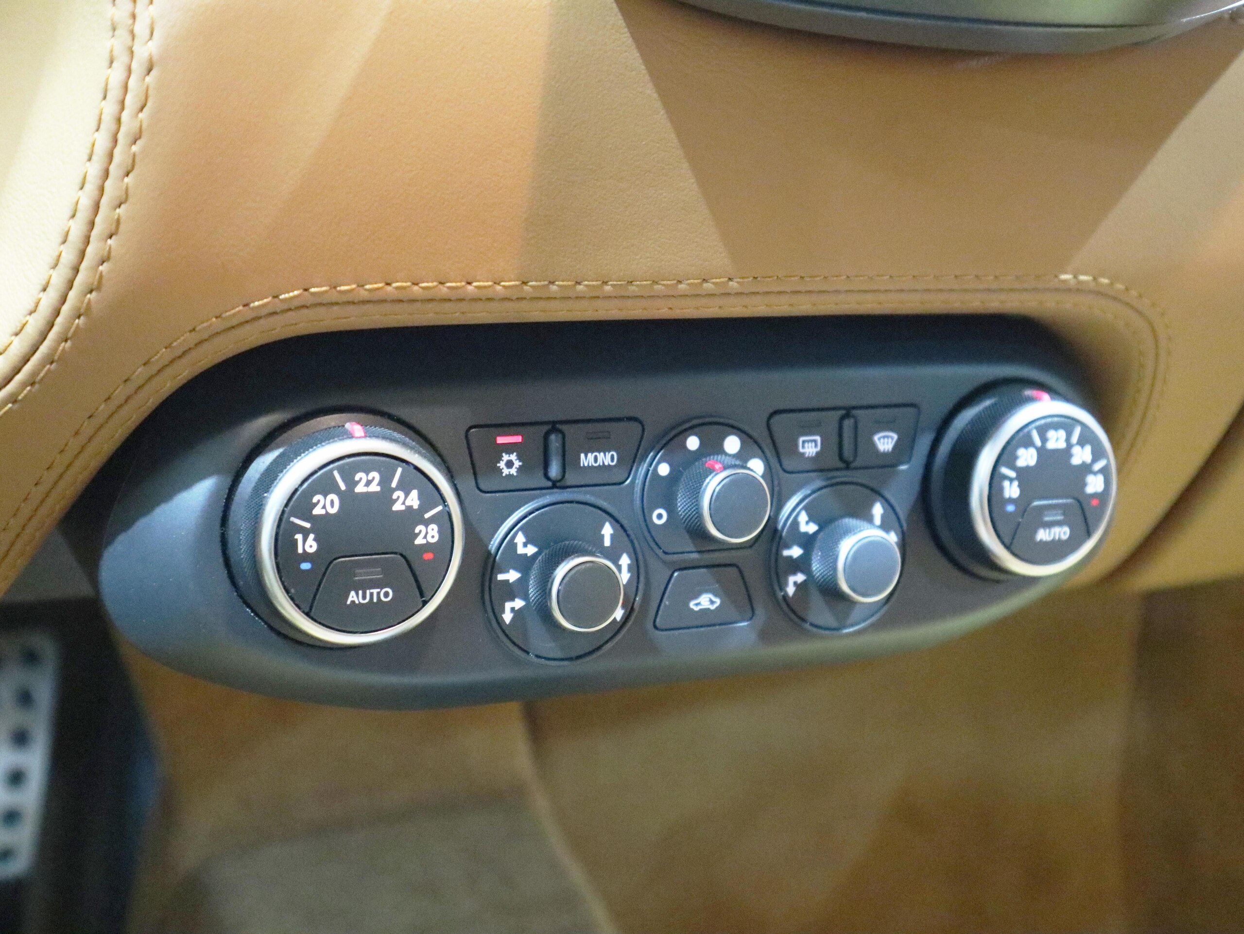 2010 Ferrari 458 Italia F1 DCT — Photo 16 / 23
