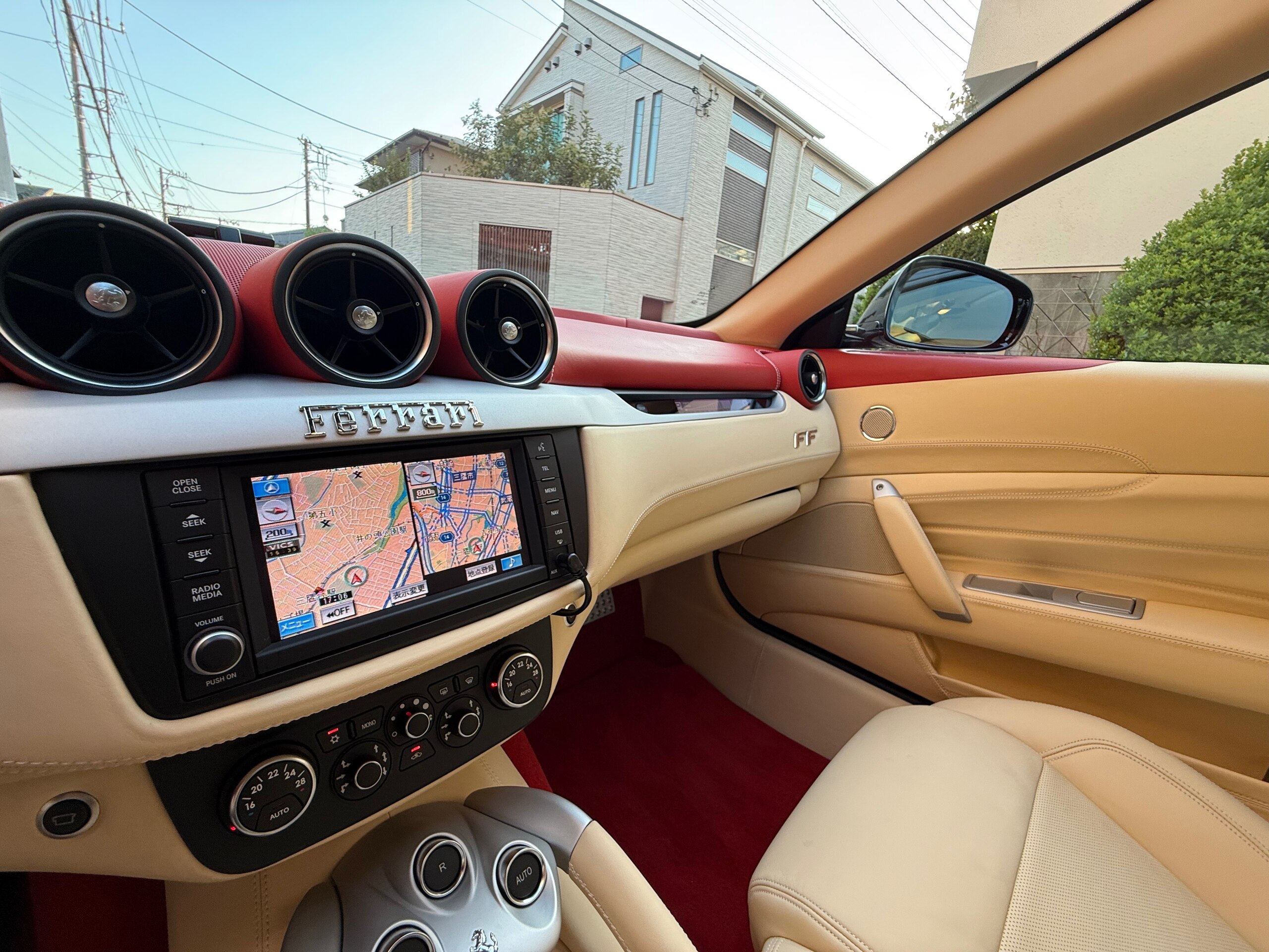 2010 Ferrari FF — Photo 8 / 31