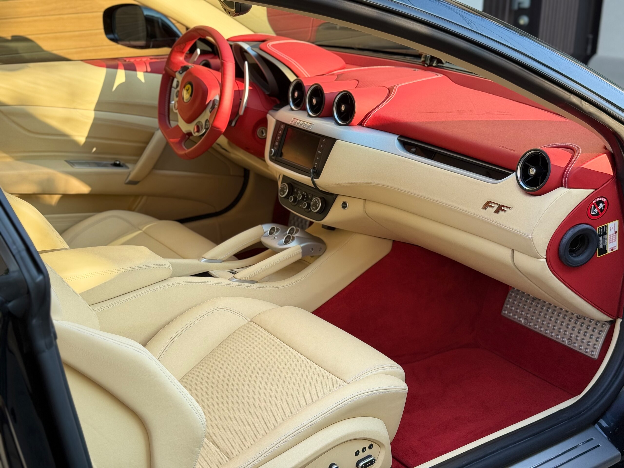 2010 Ferrari FF — Photo 9 / 31